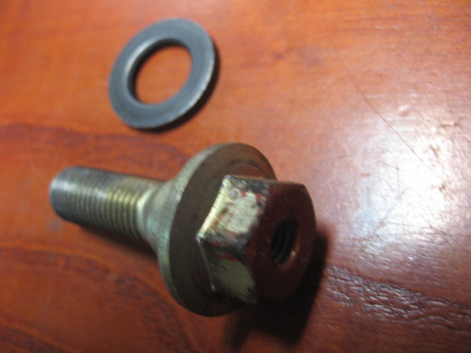 rotorbout + ring -- cmx250c 1985-87 1996-2012		90123-402-700 + 90441-kr3-00