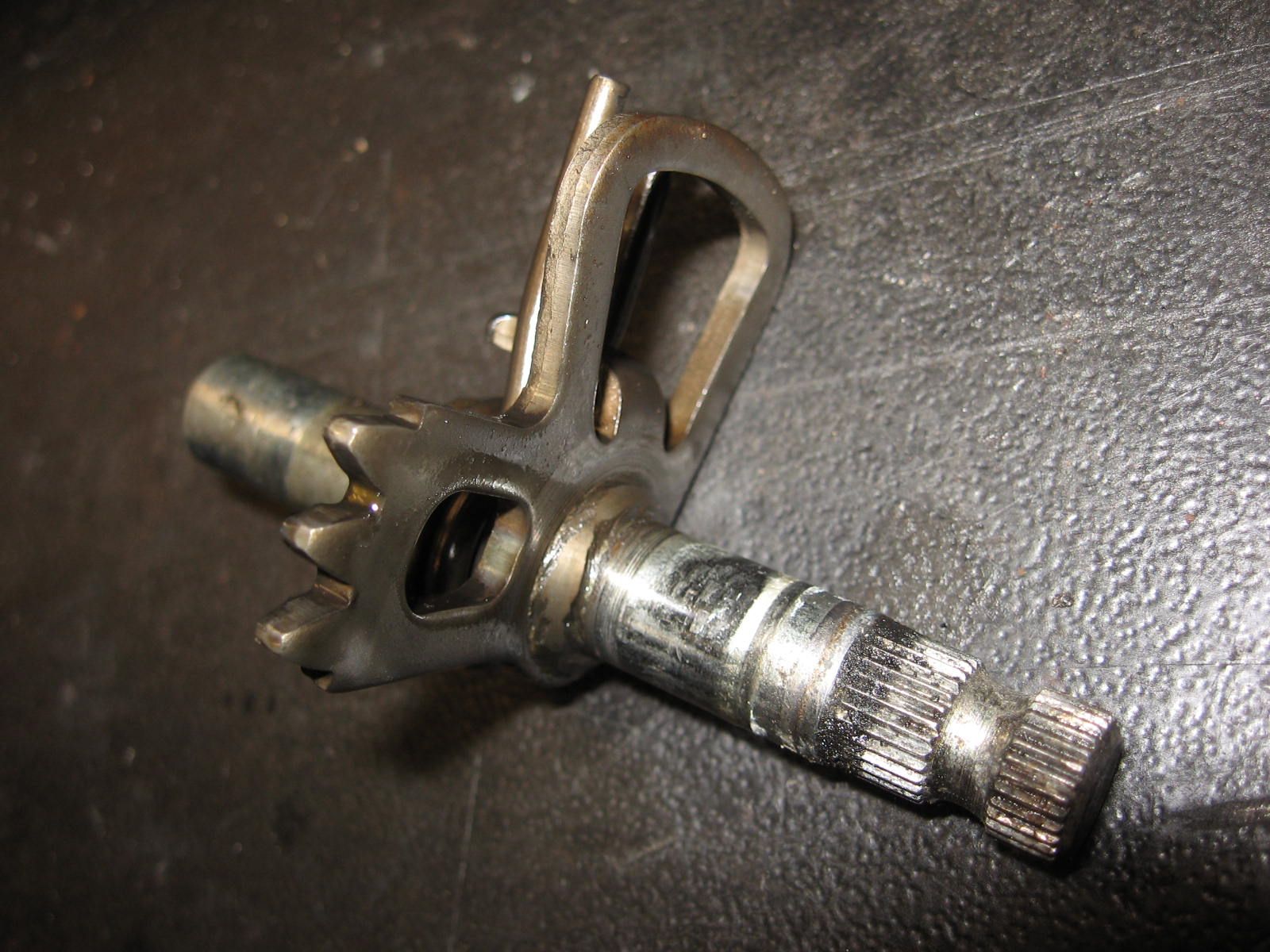 shift lever assymble , schakelas ( goede vertanding)	Xj700 1985 -86, xj750 82 . xj650 80-83	4h7-18120-02