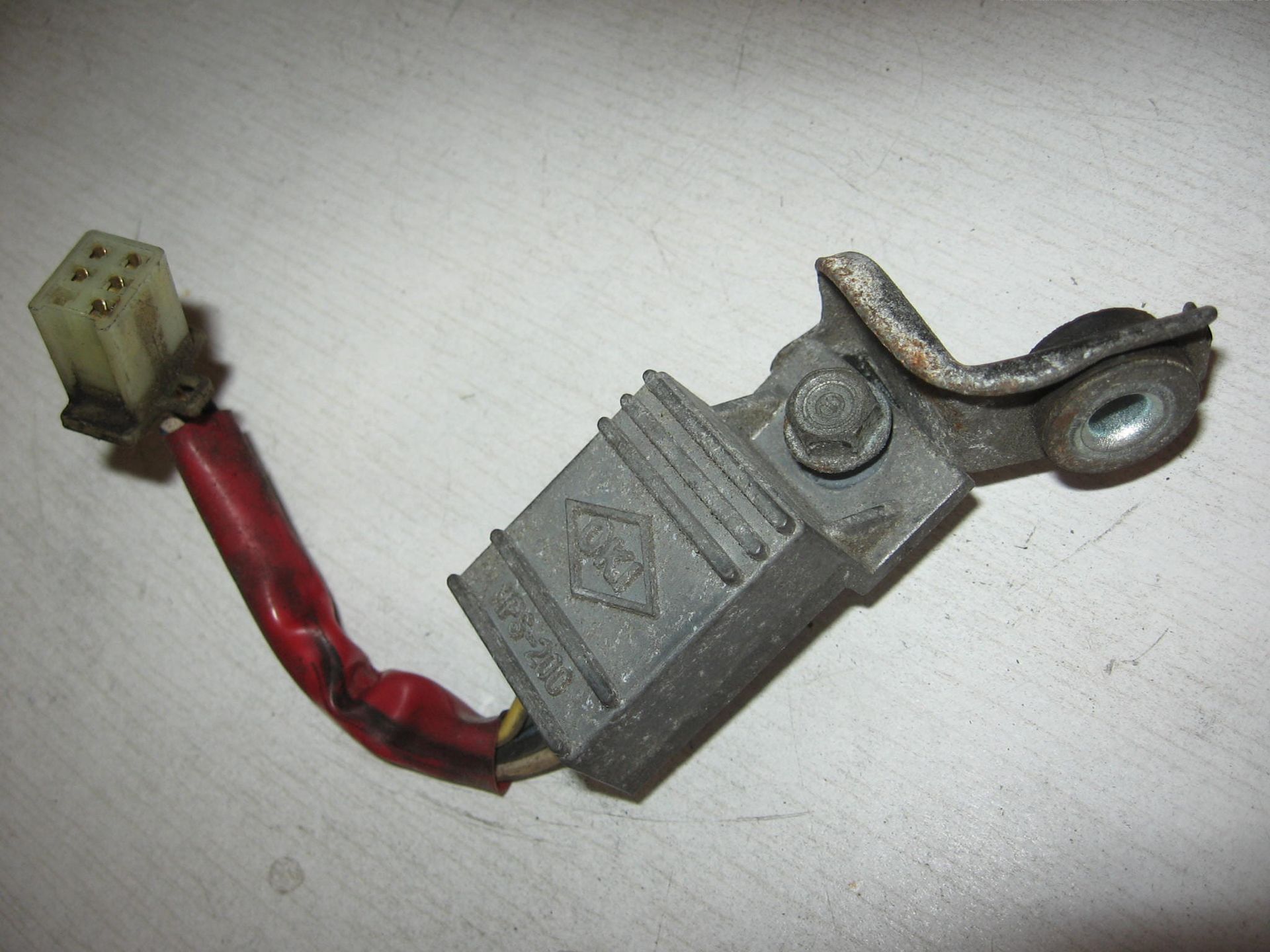 CDI ontstekings unit met montage beugel	Cb650sc 1982	30400-460-660 +	30400-ma4-601 , Mps-200, harde achterkant