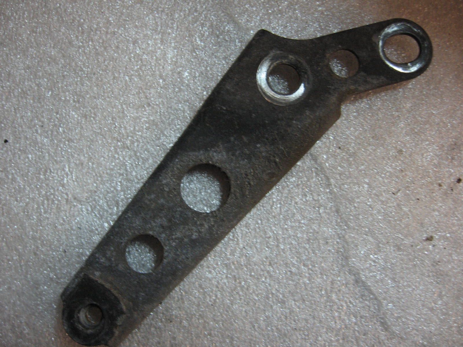 steun middelste kuipdeel rechts voor	St1100 1991-03	50238-mt3-000 (1)