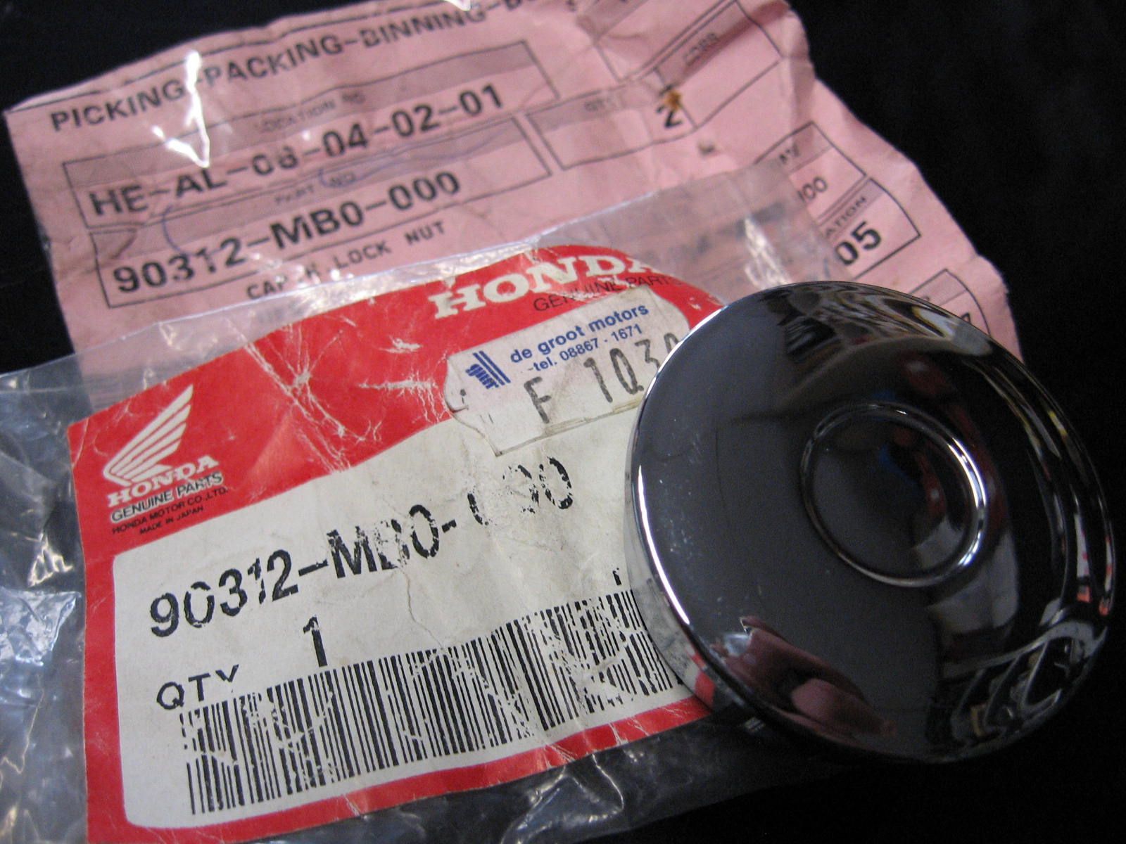dop achterbrugbout rechts, cover right locknut	Vf700c 1984-87 , vf750 82-88	oem	90312-mb0-000