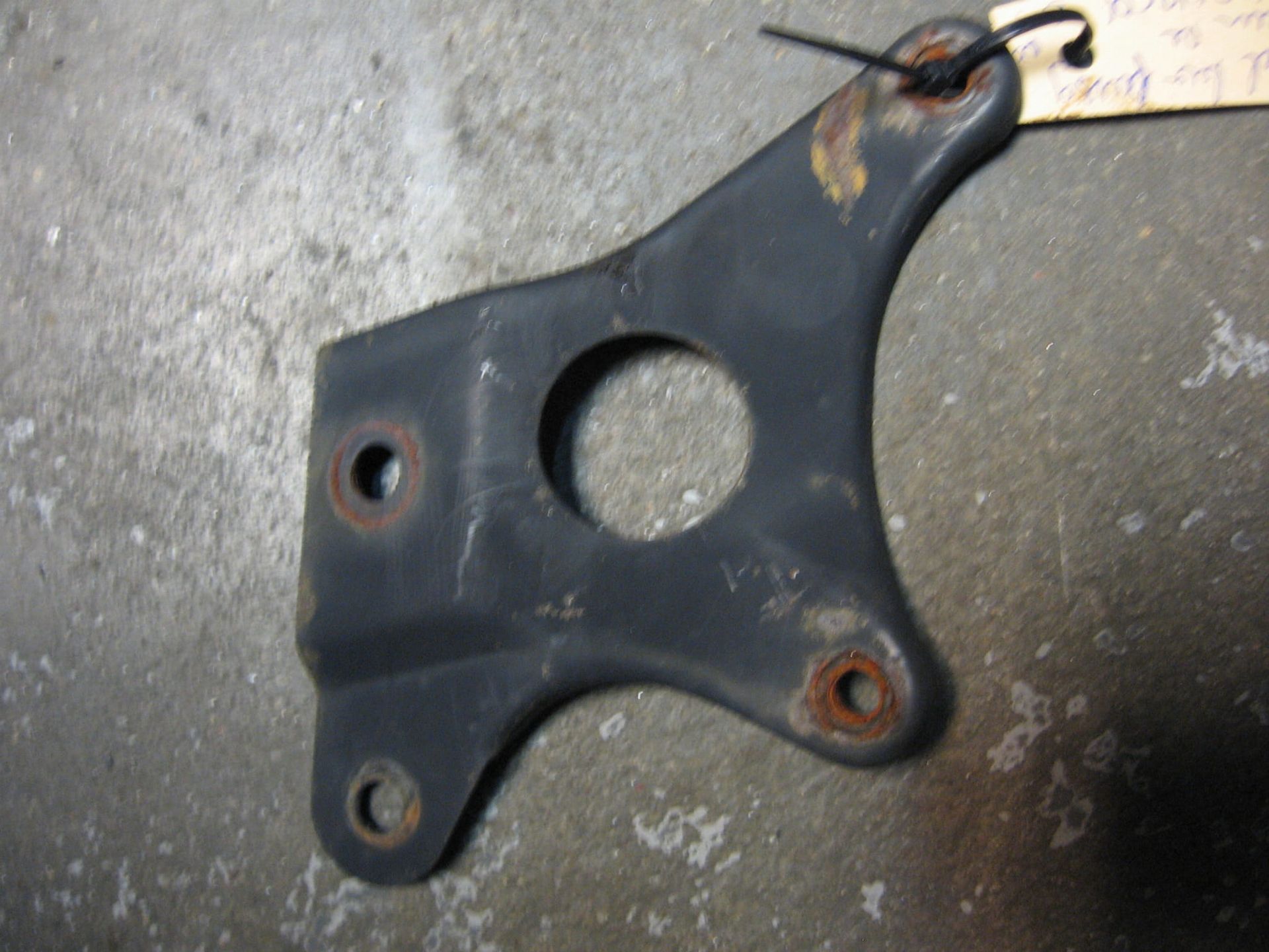 Rechter beugel bevestiging passagierssteun 	Gsx600f 1988-97	46220-19C01