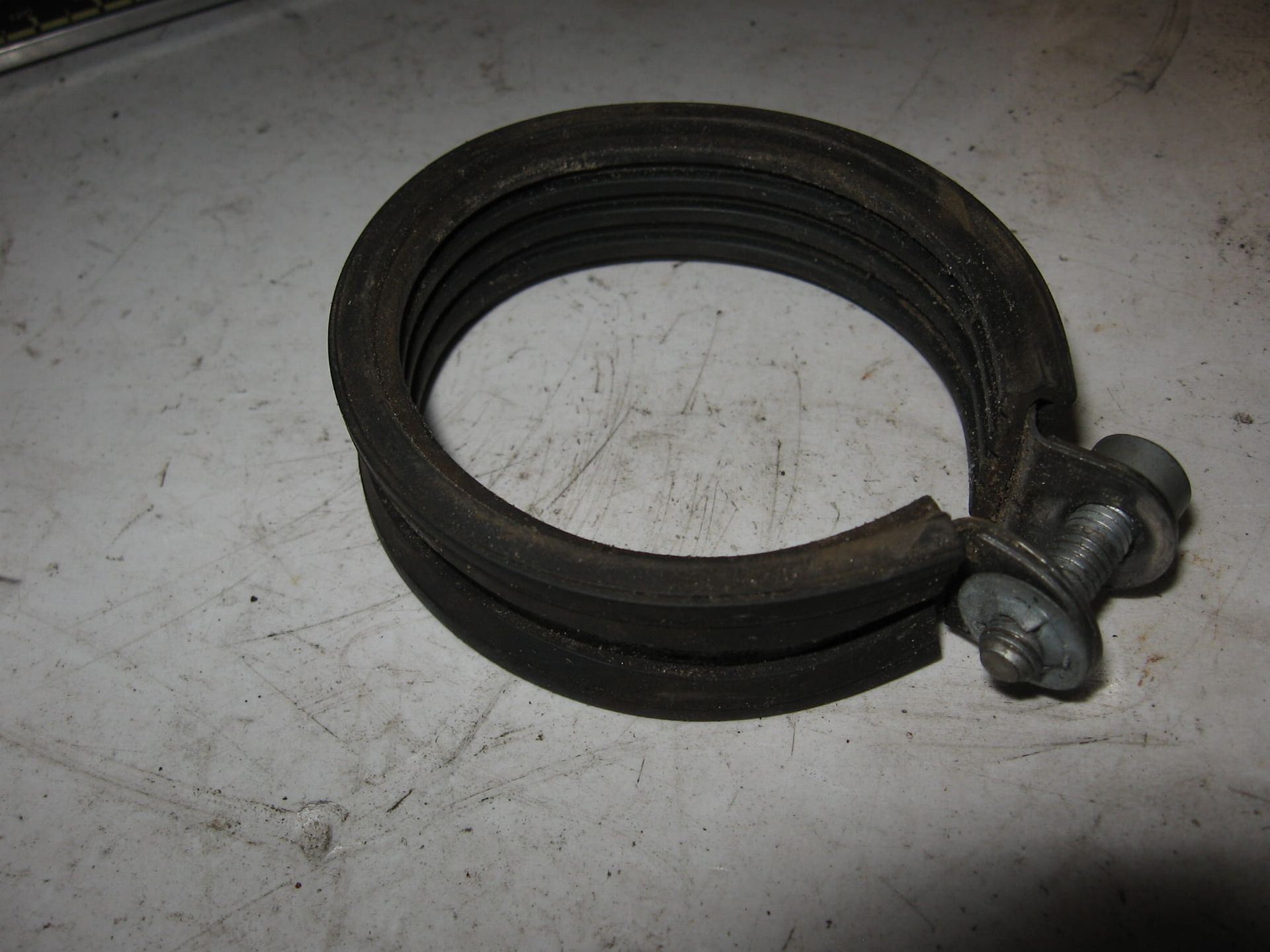 klem met rubber brandstoffilter	F650gs,  99-08	13321741654