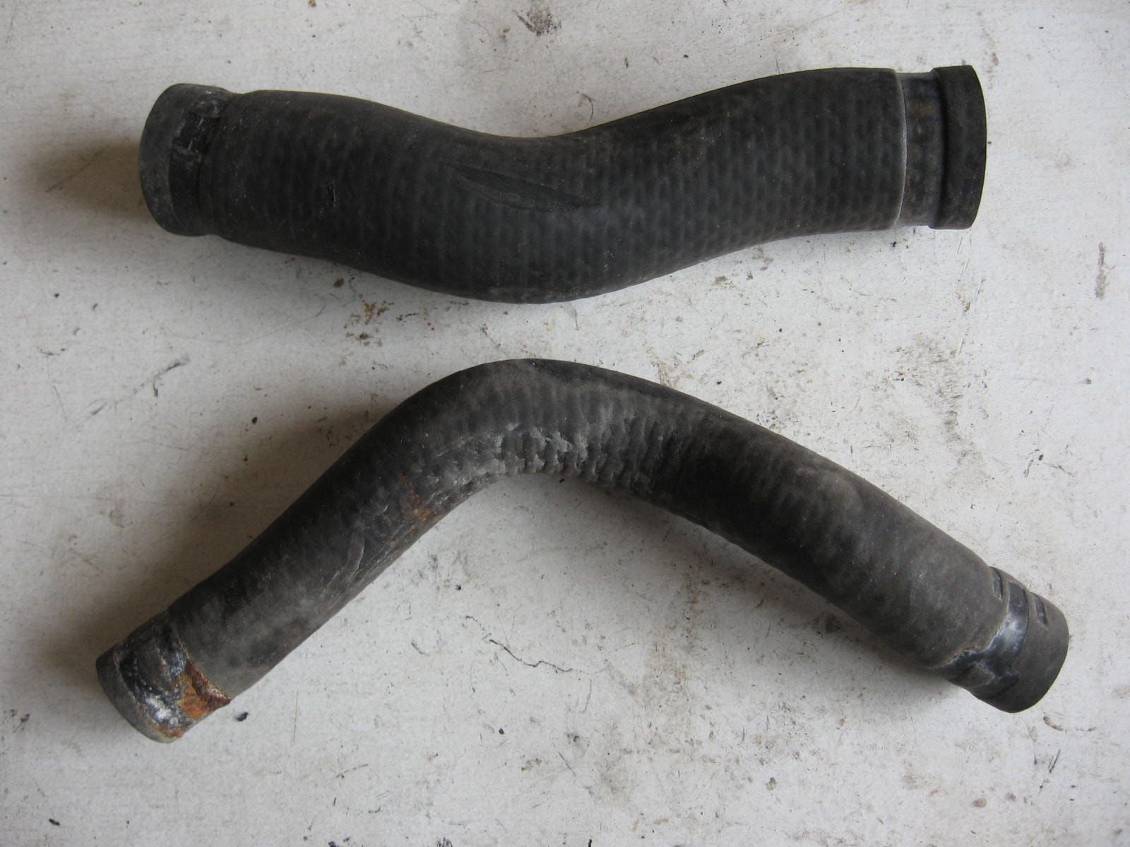 2x koelwaterslang aansluiting thermostaat	Vt600c 1988-97	19107-mr1-000 + 19108-mr1-000