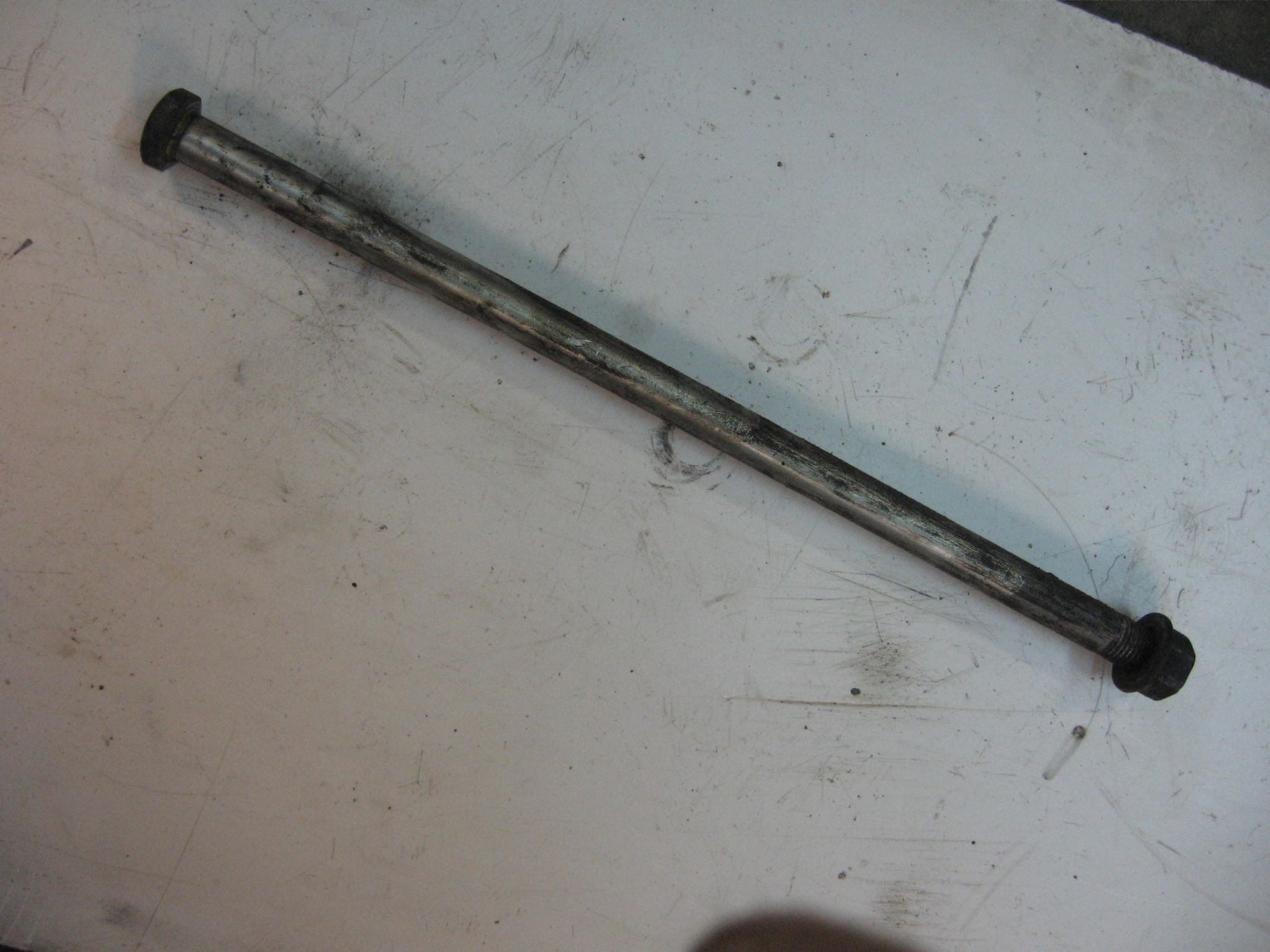 as achterbrug + moer 14mm – ltd454 1985-90 / en500 1990-96		33032-1113 + 92015-1411