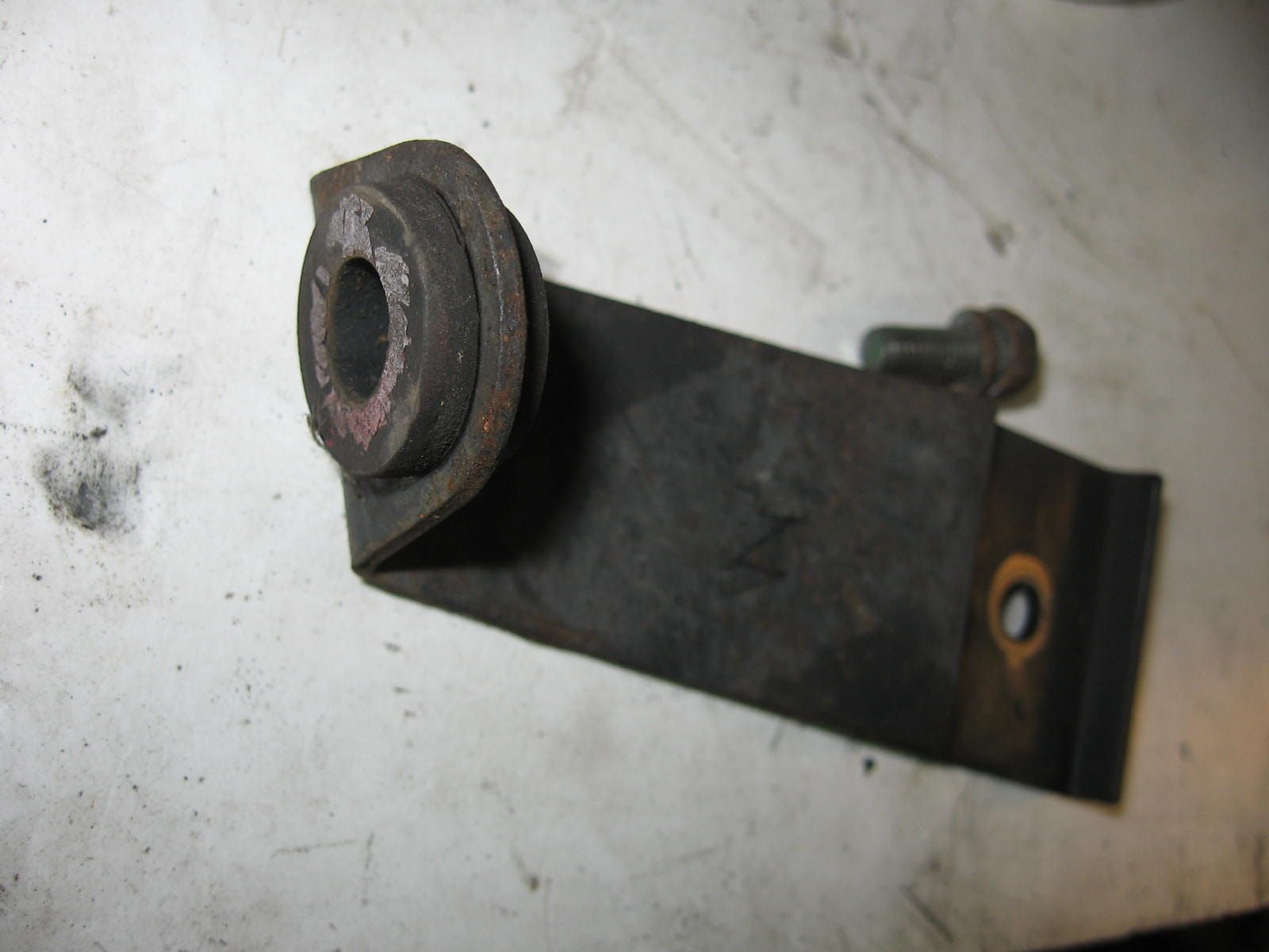 kuipbeugel rechts	Gsx600f 1988-97 , gsx750f 1989-97	94531-19c00