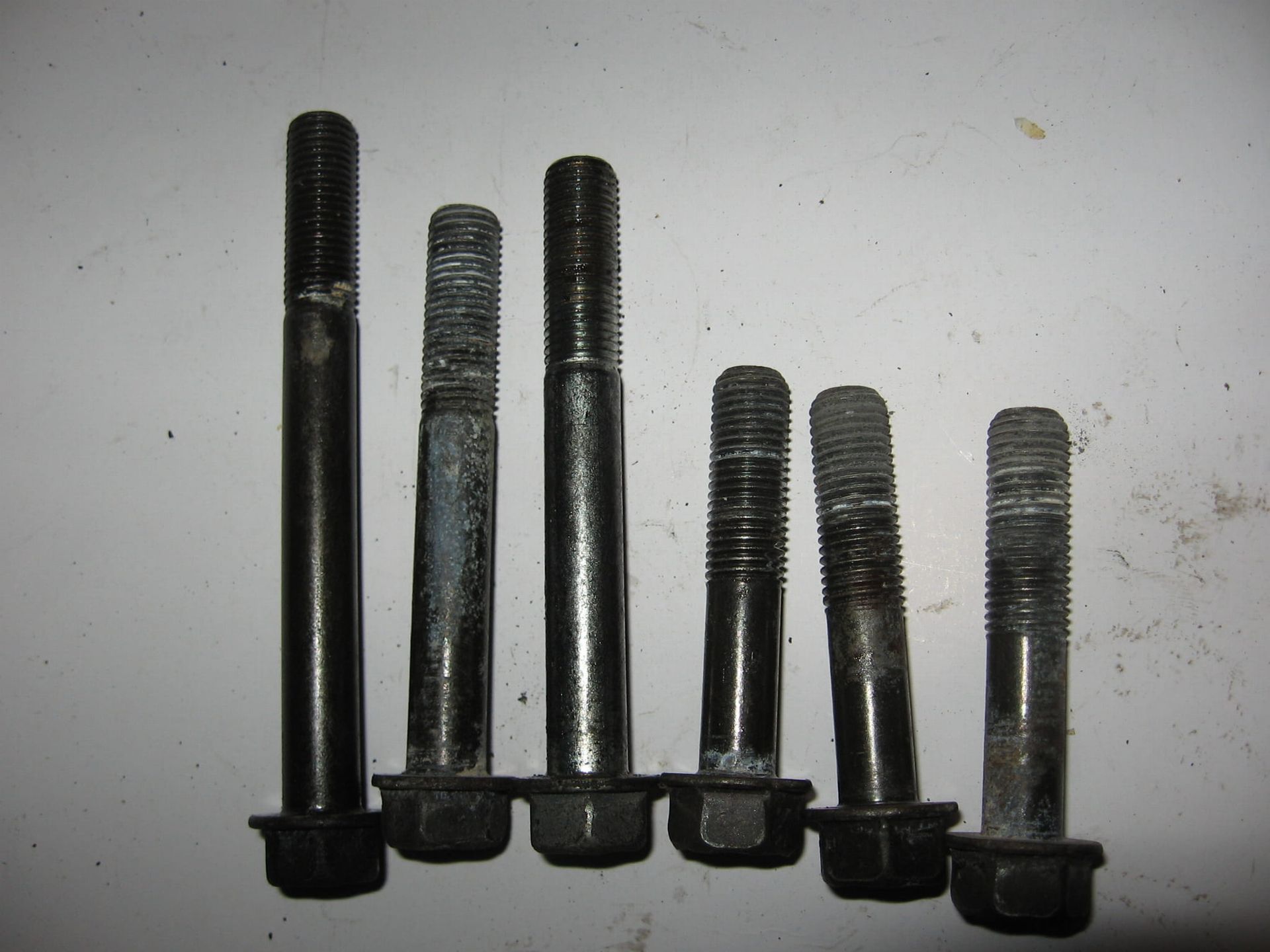 5 stuks blokbout + 2x moer	St1100 92	90154-mt3-000 , 90153-mt3-000,90152-mt3-000, 95701-1005007	,10x95,10x75,10x80,10x50,10x50,10x50