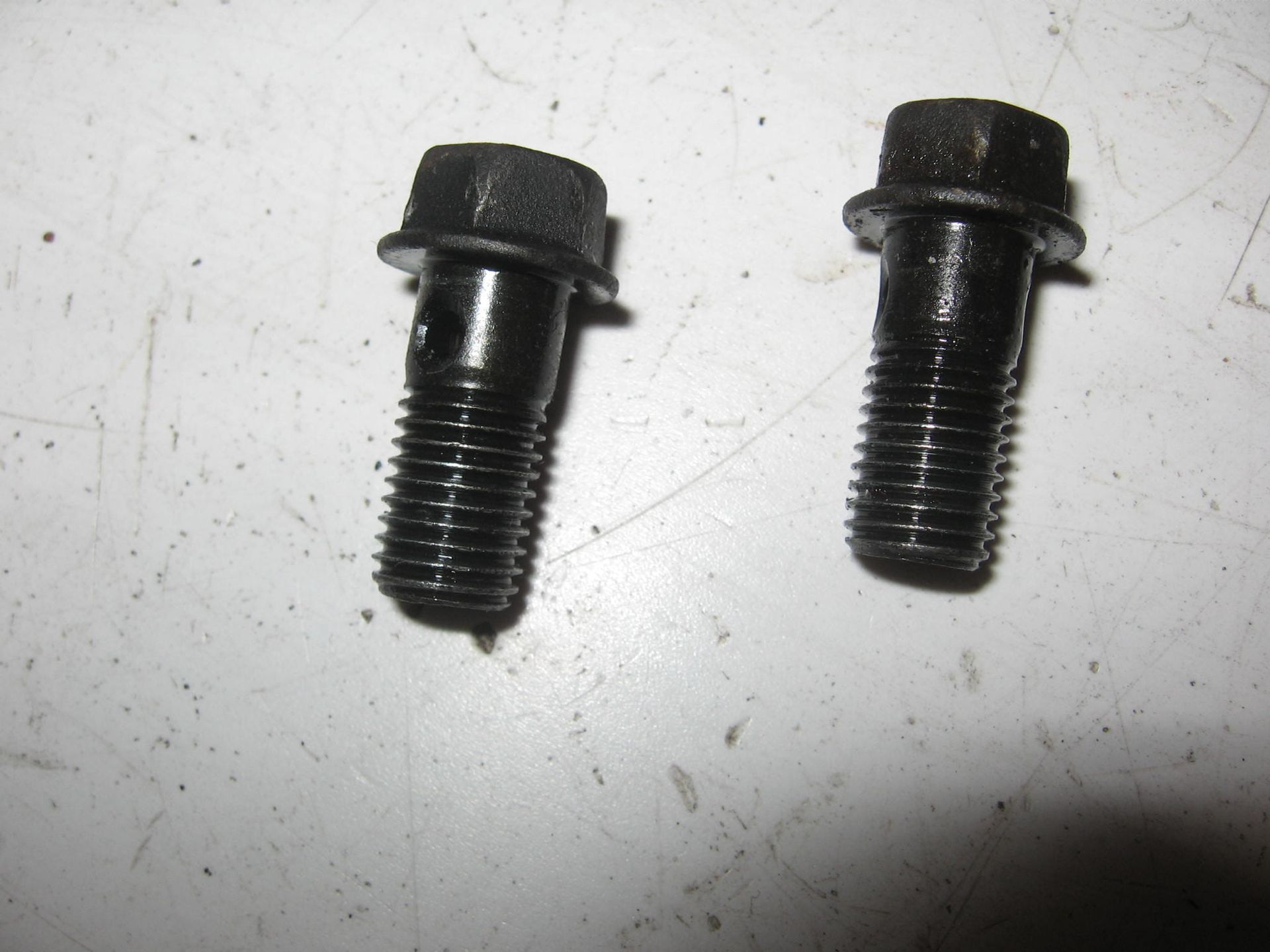 banjobout M10x1,25 ) remklauw voor // gl1500se 1990		90145-MS9-612 , 90145-MS9-611