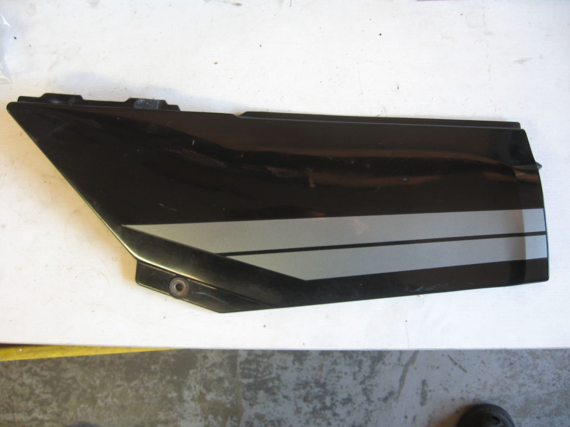 frame zijkap links , zwart grijs	gpx600R 	36010-51  , 	 36002-54    , 56048-  , 	36001-1382