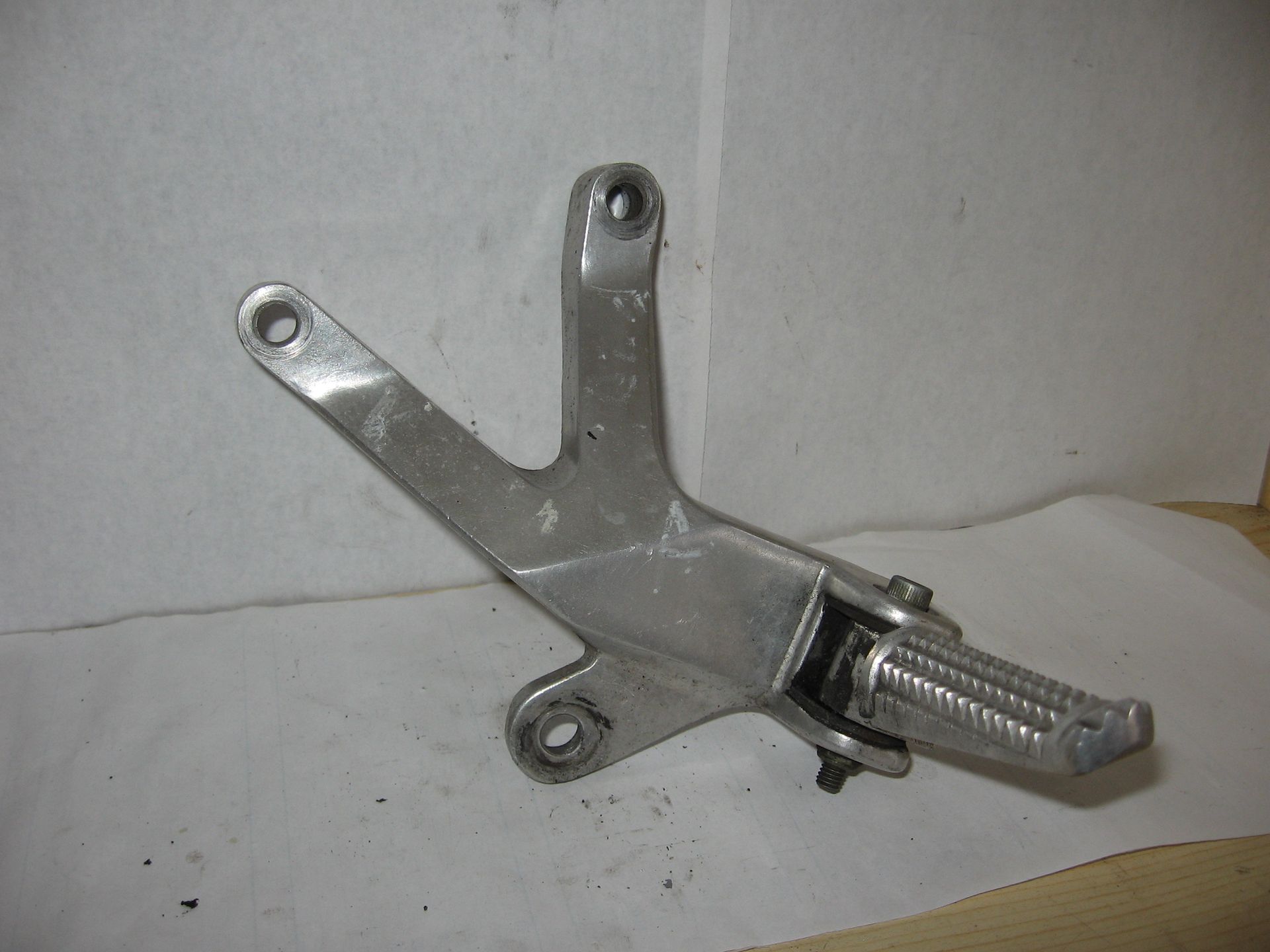 schetsplaat voetsteunhouder passagier rechts	Fzr600 94-96	Fzr600 94- , yzf600 98-07 (US)	4JH-2742L-01	3XV-27431-00