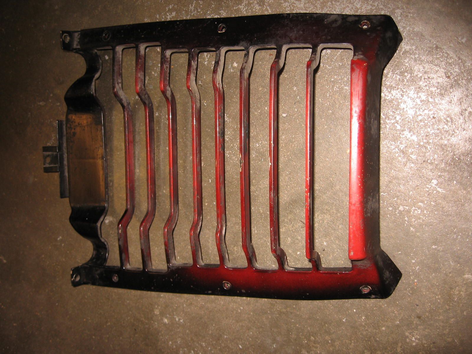 rooster voor blok midden in kuip , smoked red	R100rt 78-85 , r100rs 76-85 , r80 83-87	46631238920	46631237913