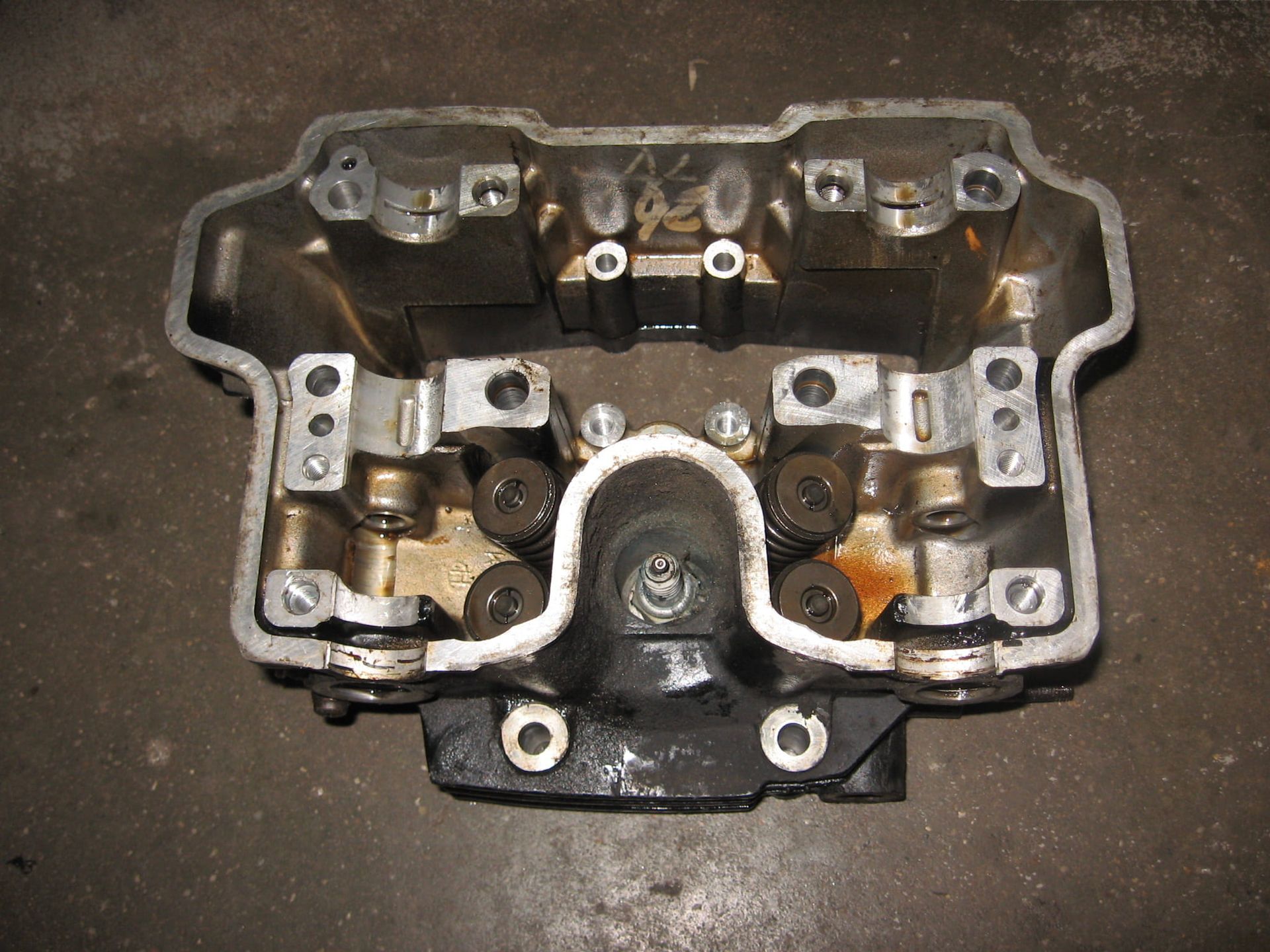 kop voorste cilinder , zonder tuimelaars , zonder nokkenas	Vtr250 1989-90	12210-kv0-770