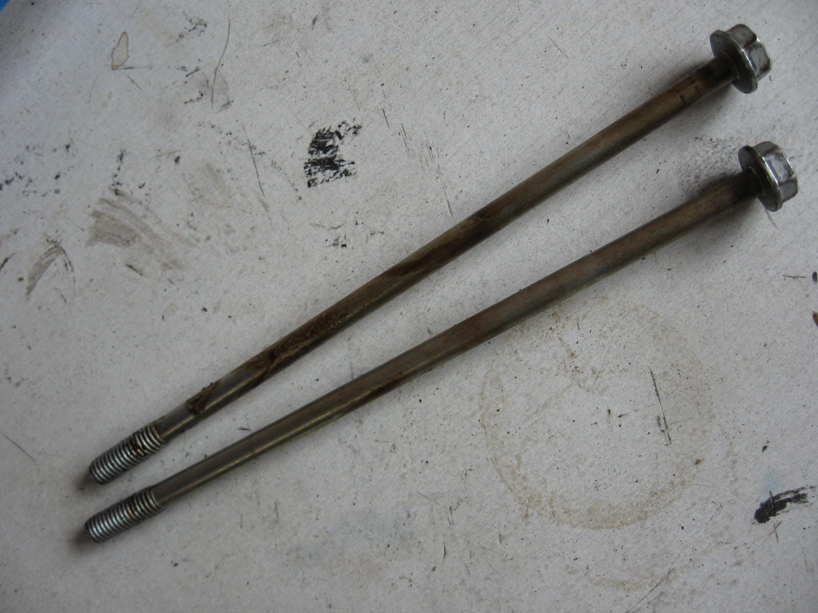 2x koppbout M6x145 	Cb250 1991-2008 , cmx250 1985-2015	90048-KB4-670
