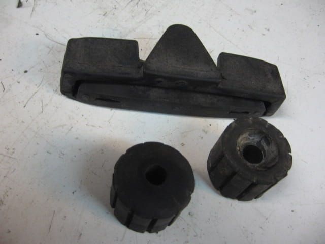 rubber bevestiging  benzine tank  // cb750f SOHC 1975 , t/m 78		17611-283-010 + 17613-392-000	17613-399-000