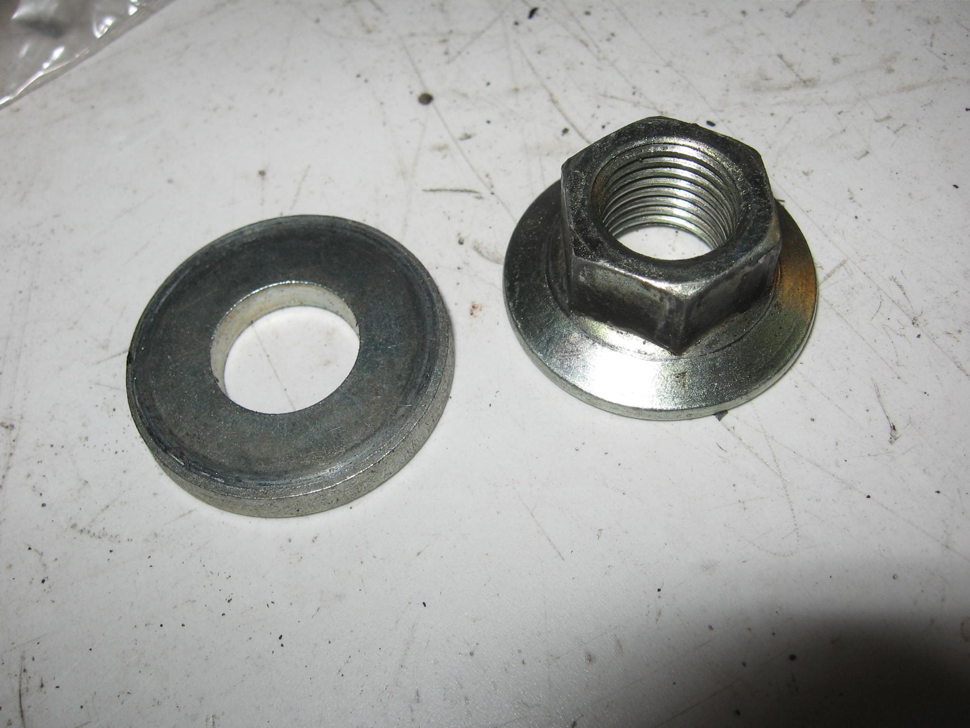 ring met flens moer dynamorotor // TR1 , moer xv750 xv1100 xv920		90201-14226 + 90179-14317	90201-14022 ,90179-14541