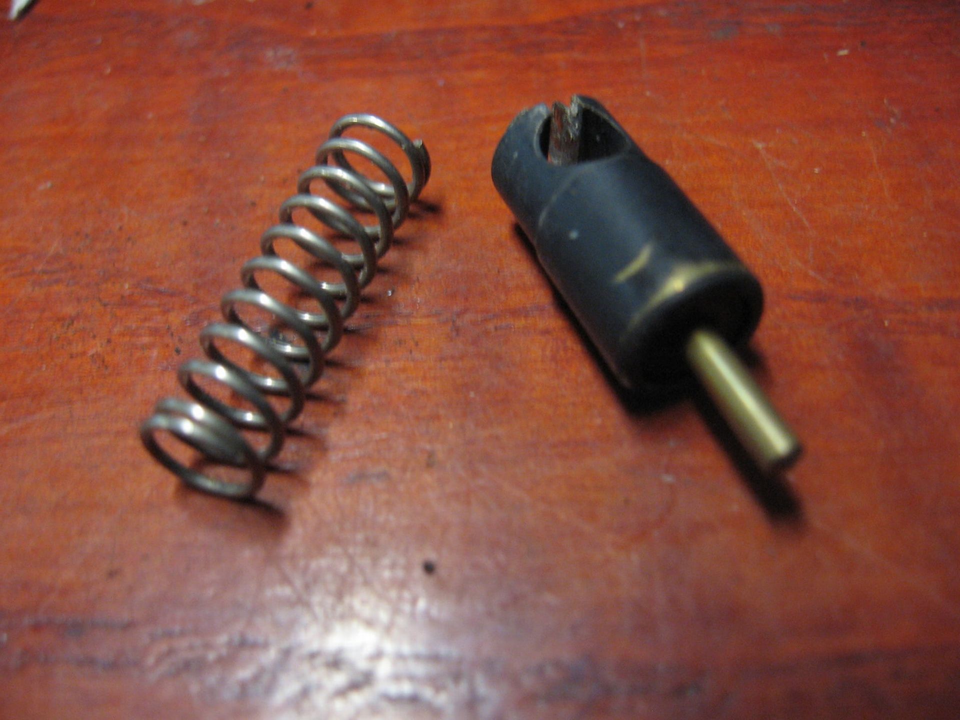 chokeplunjer met veer	Vs700 vs750 vs800 vs1400 sv650 	38a40 , 13411-01400 , 13417-08210