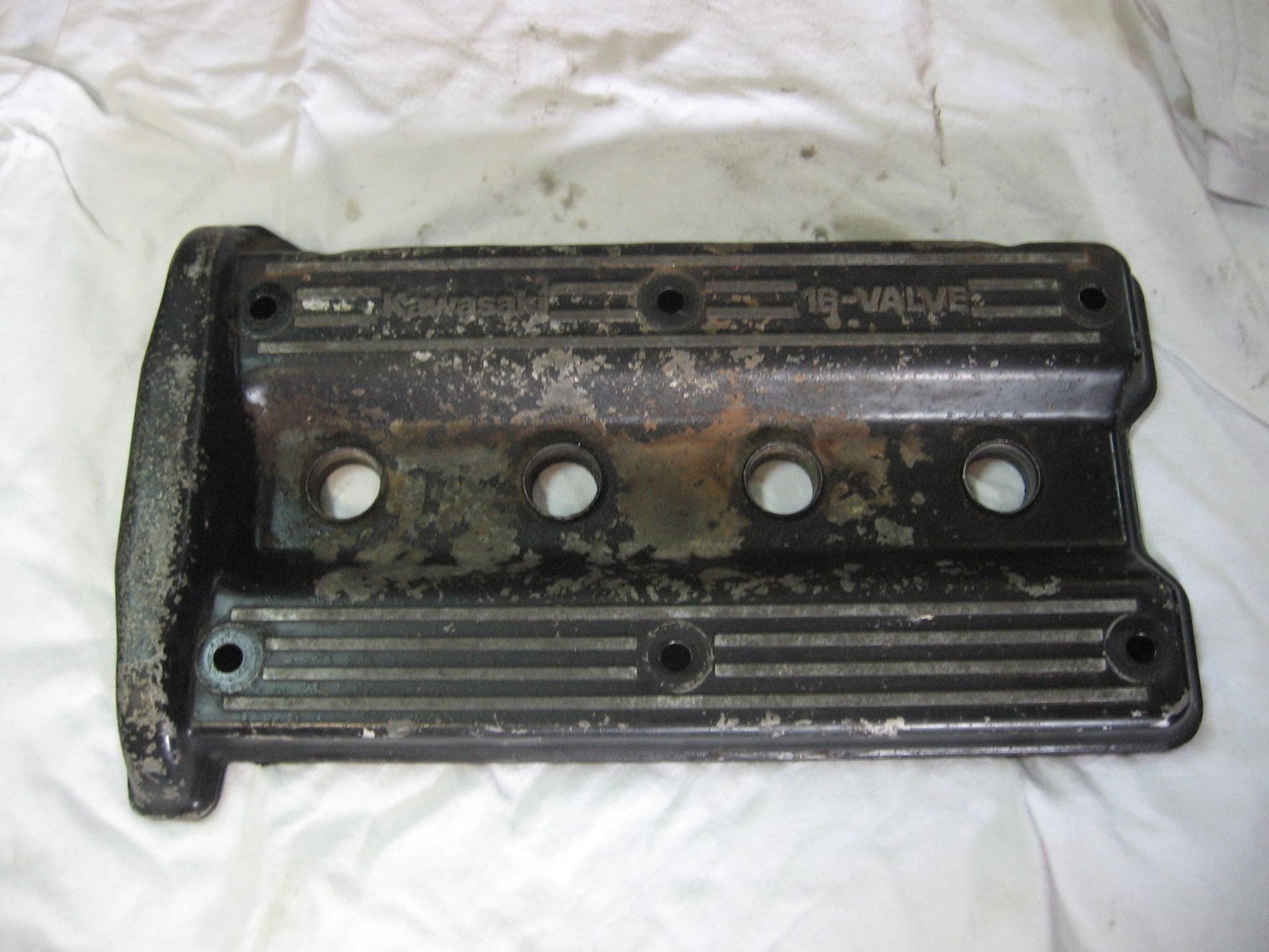 kleppendeksel -- gpz900 1984 -85 , kleppendeksel -- 	Gtr1000 1986-2002	, 14024-1138 14024-1138
