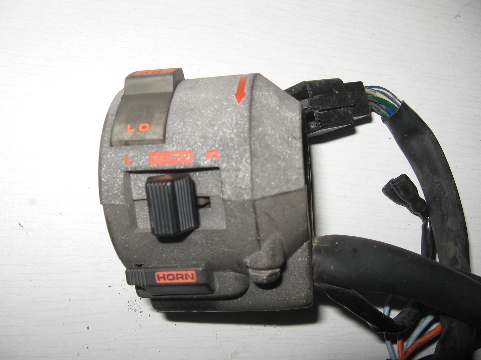 stuurschakelaar links // vf500f 84-85		35200-MF2-671	35200-MF2-670