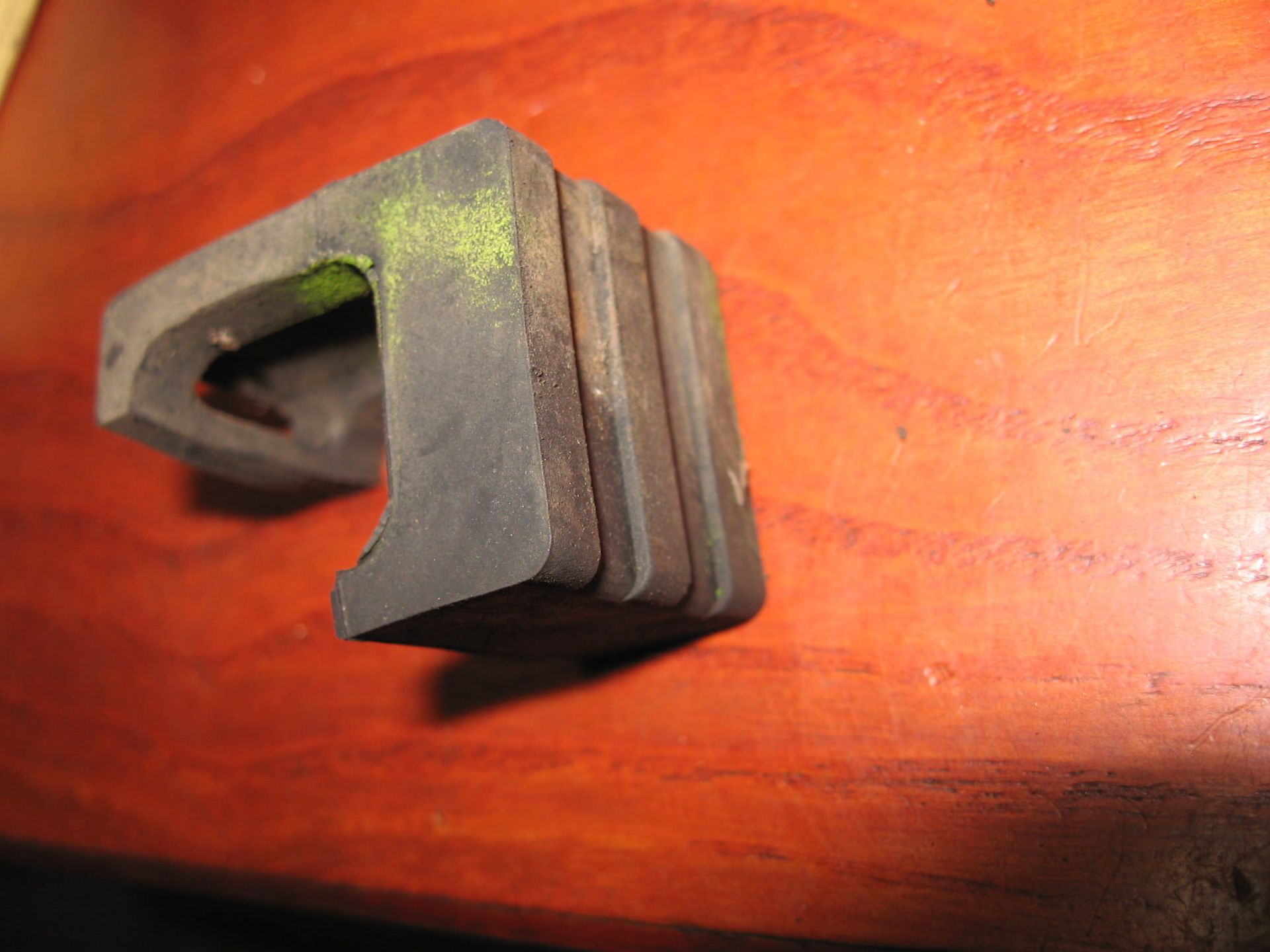 rubber rechts onder benzinetank	vtr250 88-90	17536-km3-000