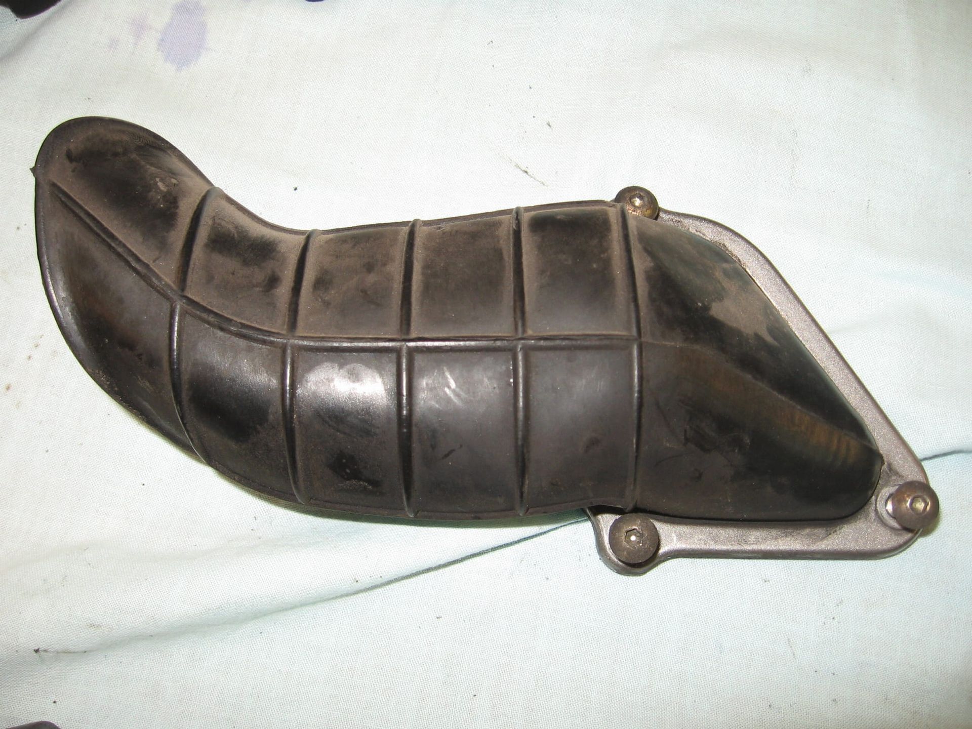 luchtaanzuigrubber rechts	St4s 2001-03 , st4 01-03 ,st2 01-03	1351014b + 82711241AB