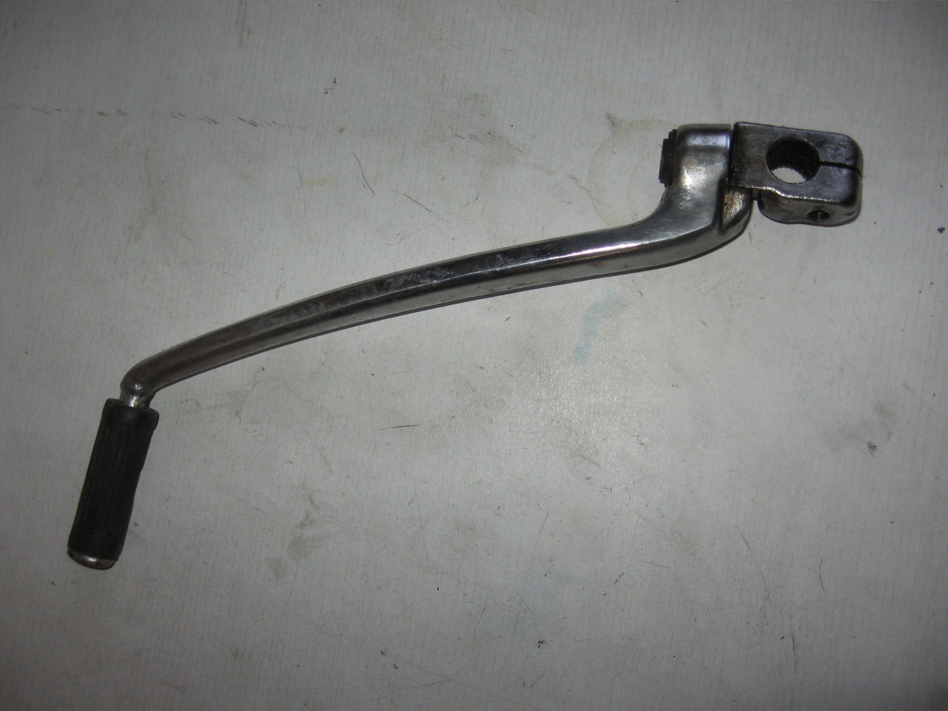 Kickstartarm , kickstarter ,speling op scharnierpunt)	Gs550  1977-79 , gs750 1977-79 , gs850 1979	26300-45000 (1)