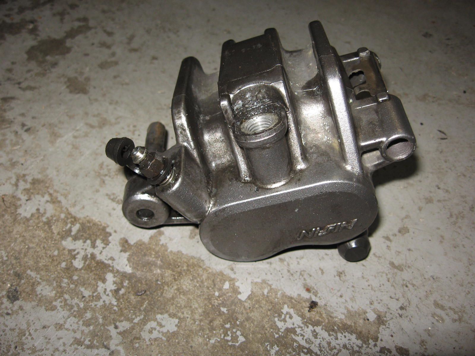 linker voorremklauw	St1100   1991-1993	45101-mt3-006