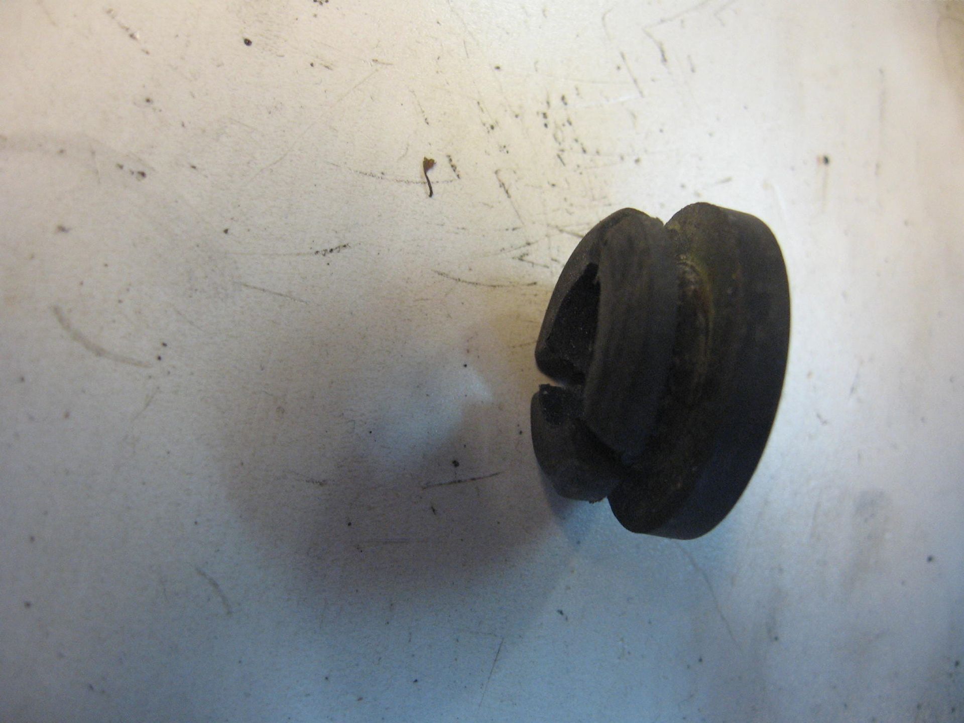 rubber koplamp bevesteging boven -- xv535 1987-2000		42x-84366-00