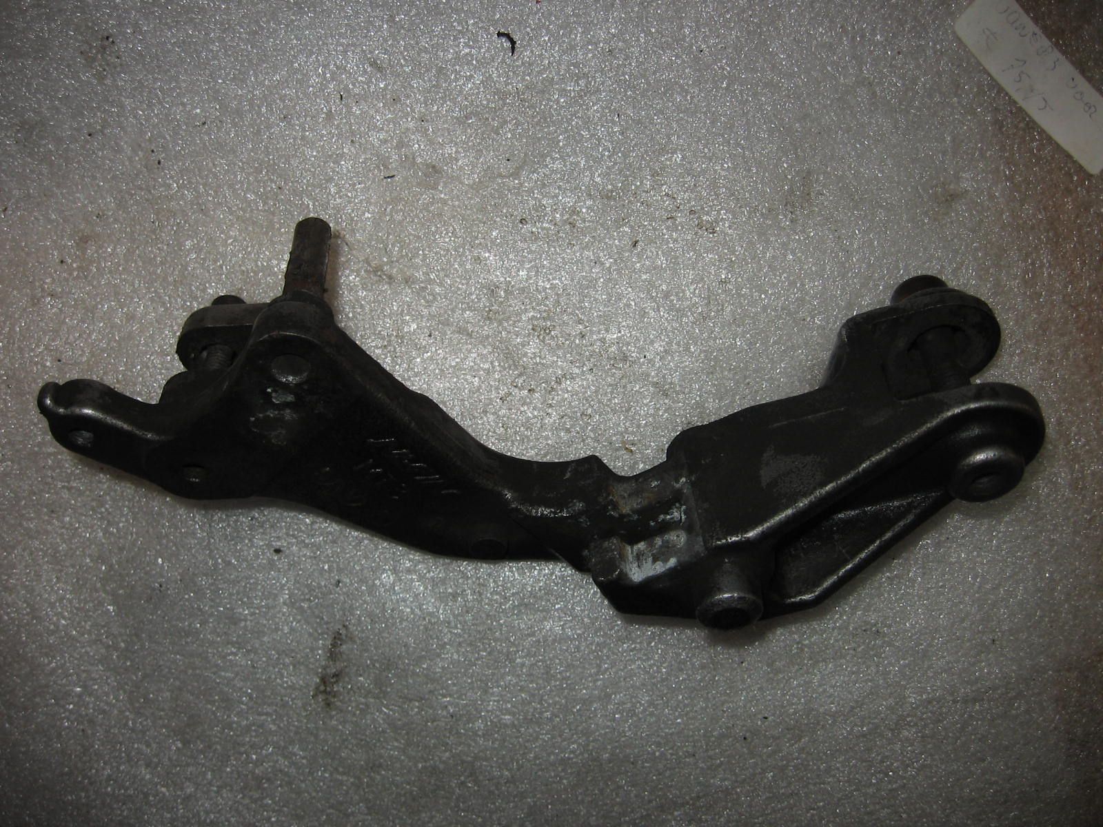 beugel bevestiging linker voorremklauw	St1100   1991-2003	45110-mt3-006