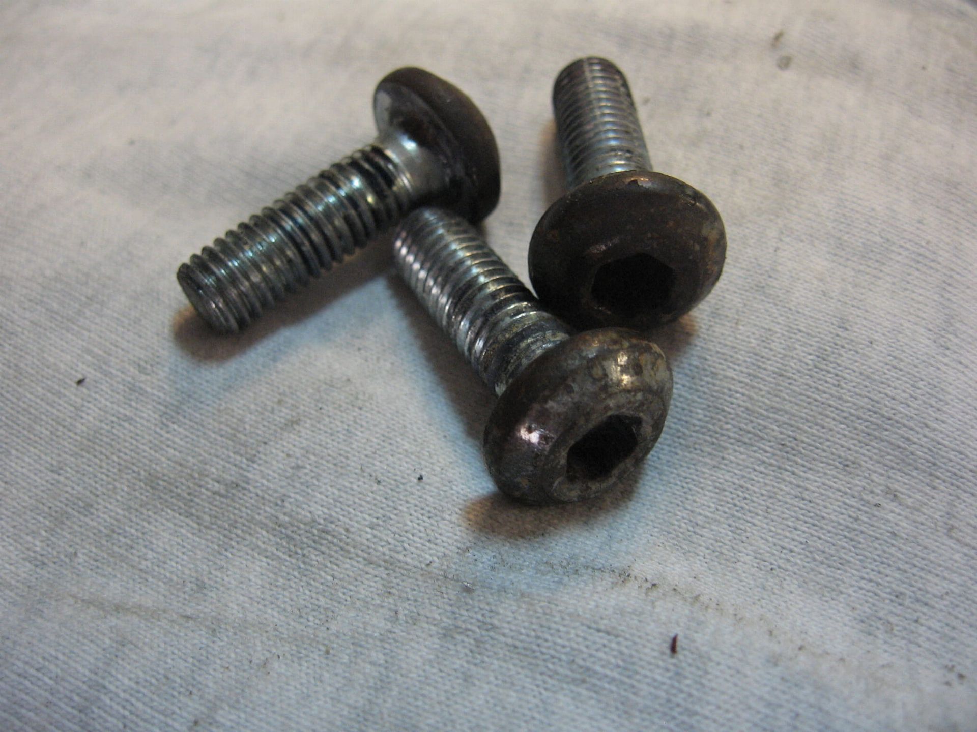 3 x bouten bevestiging voorremschijf m8x24	xv535 Fzr1000 92	90111-08084 (1)
