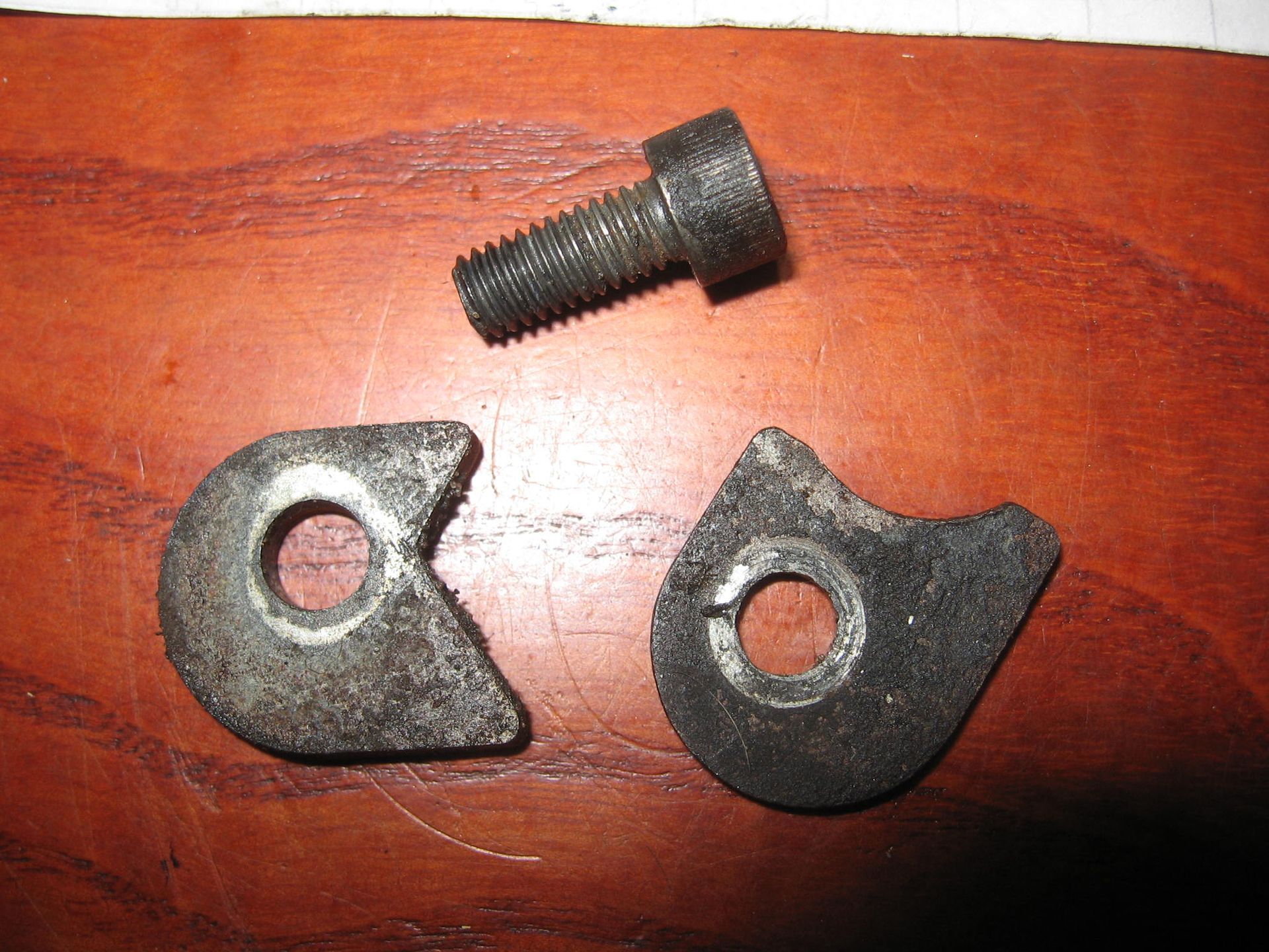 borgplaatje toerentelleraandrijving in kop 	Kz550 1980-83 , kz1000 ka650 kz750 1977-83	13091-1008 +13091-1009