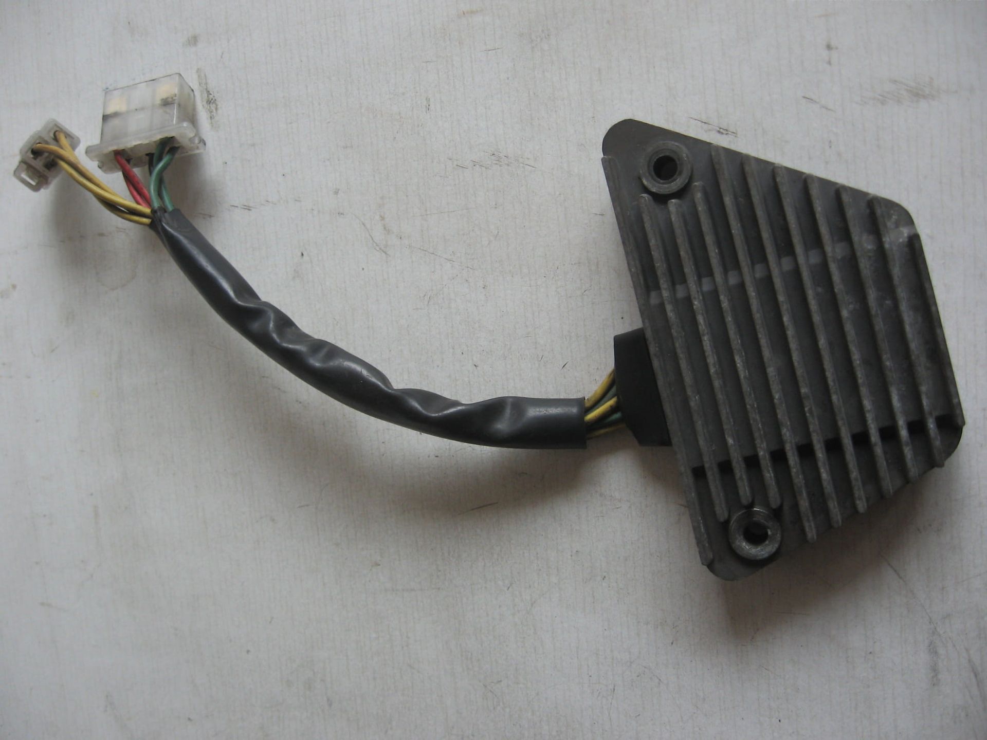 spanningsregelaar Vt500c 1983-85 31600-mf5-018 31600-mf5-008 ,SH556-12