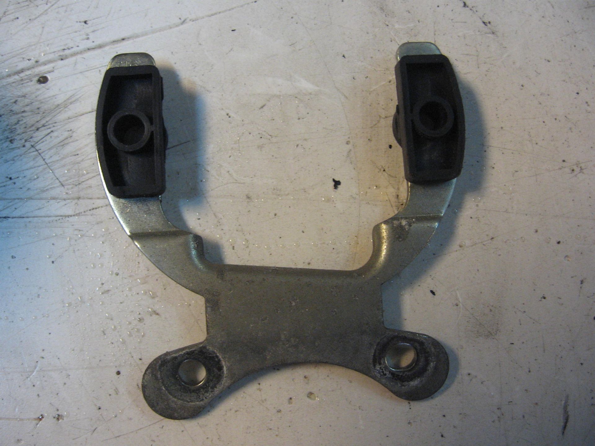 bevestegingsbeugel teller -- xv535 1987-2000		2gv-83519-00 + 1fg-83523-00