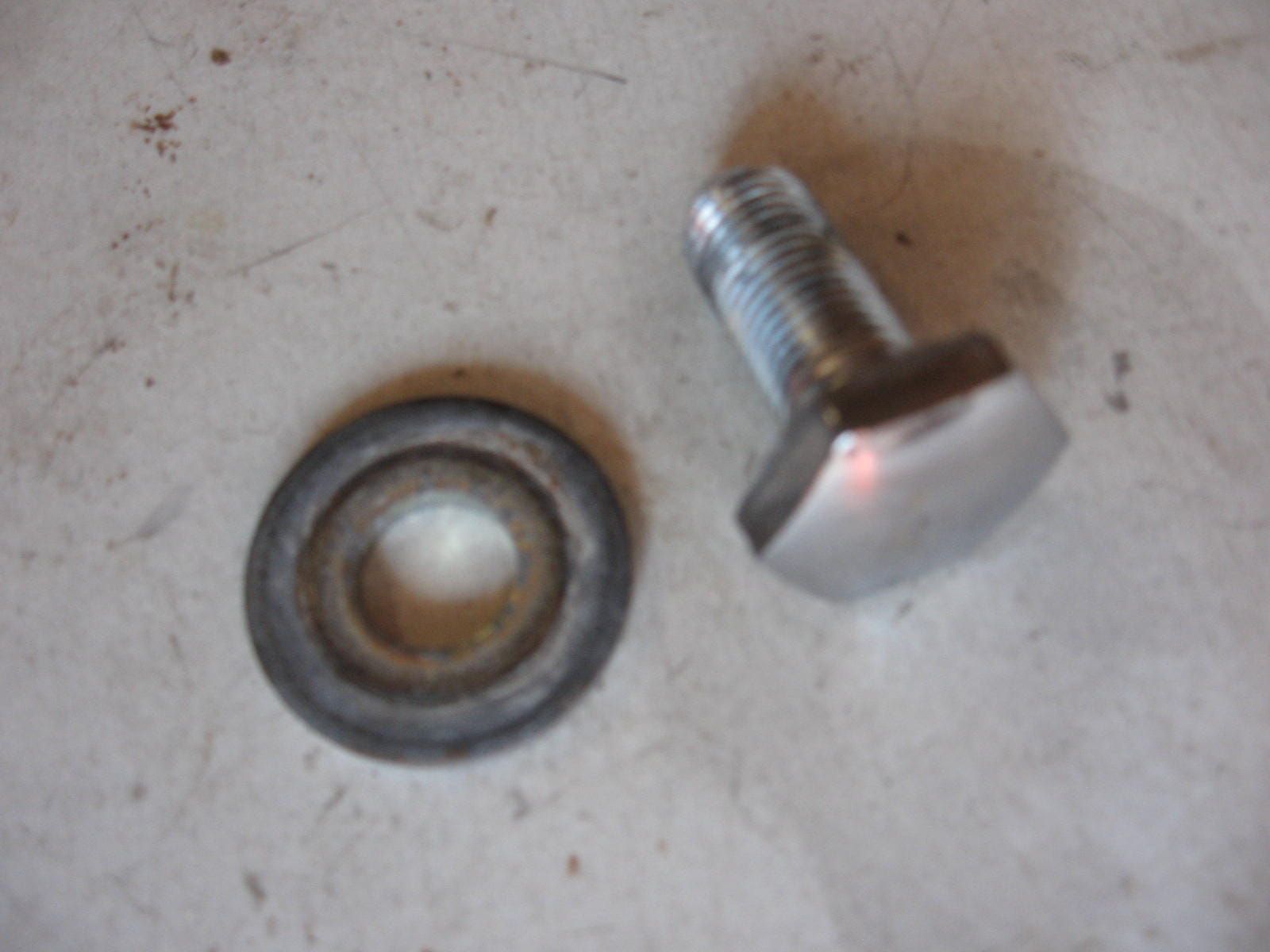 centralebout met ring bovenste balhoogdplaat	Gsx600f 88-97 	51356-43530 + 51352-43530