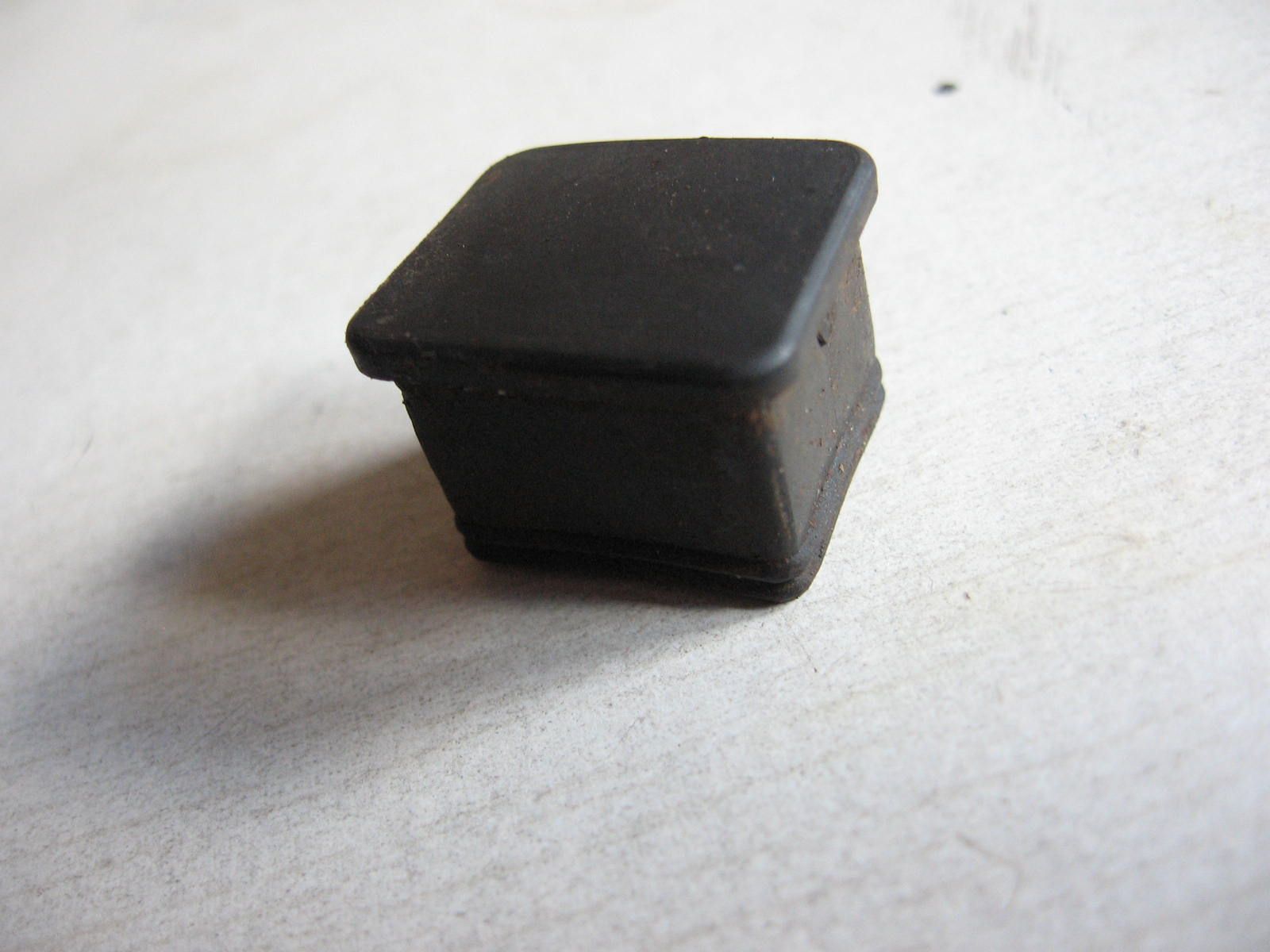 einddopje frame kunstof 19x16mm	Vtr250 1989-90	50244-km3-000