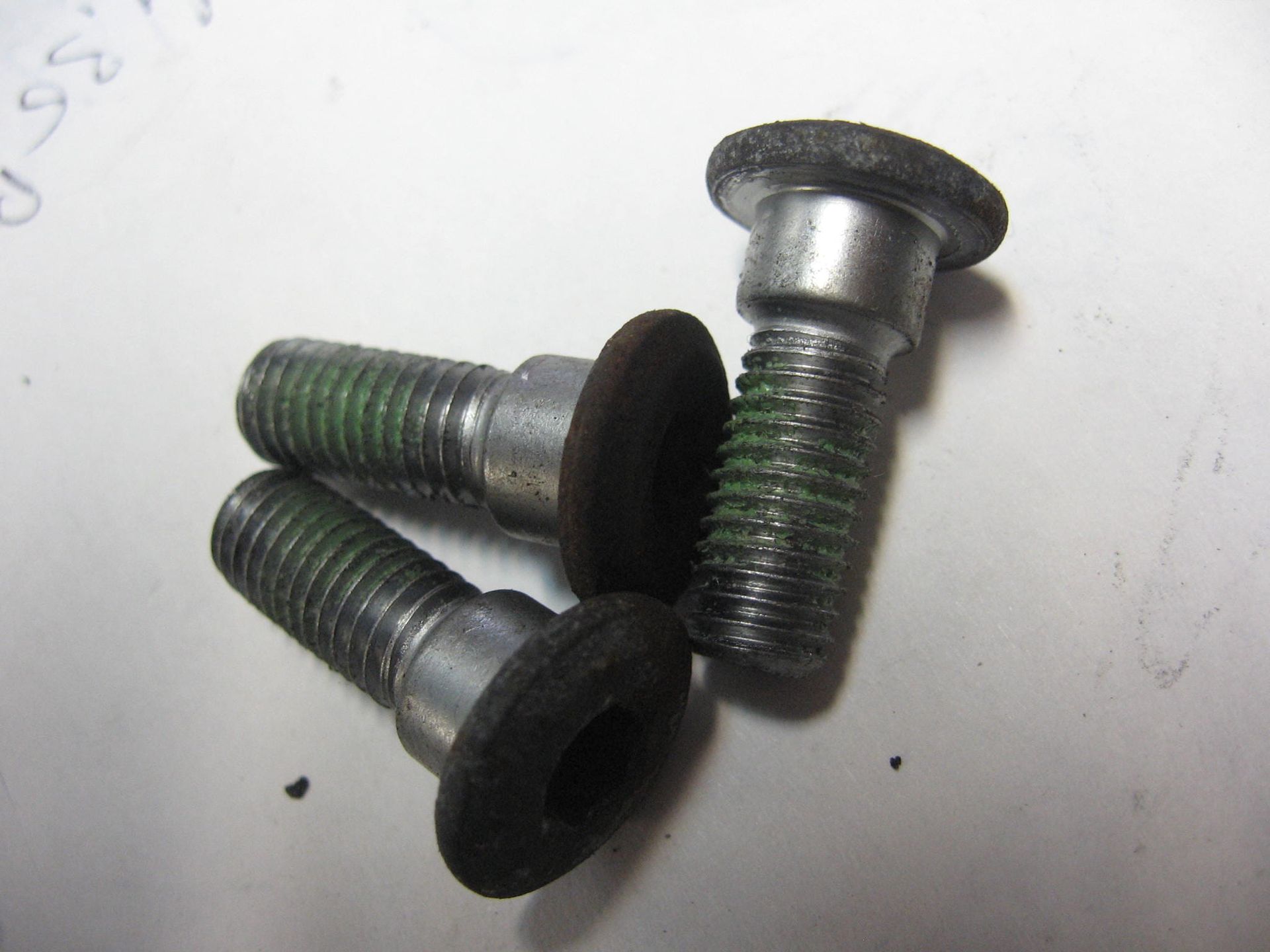 3x bout achterremschijf	Vfr400rg 1986 , gl1500 1988-1997	90105-kr3-000