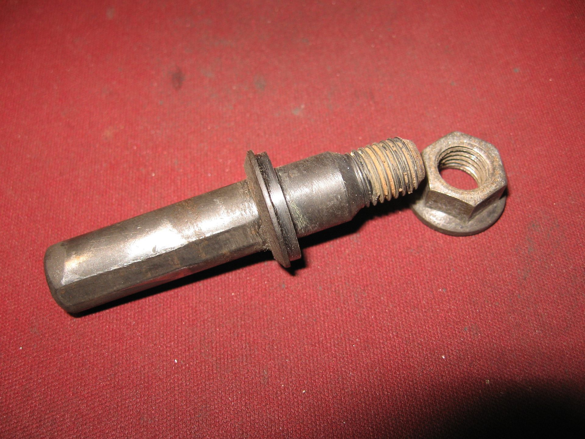 bolt pin , glijbout remklauw	Cb750c 82 cb750sc 82-83 vt700 84-85 vt750c 83 , cb650sc82 ,	45131-ma5-771
