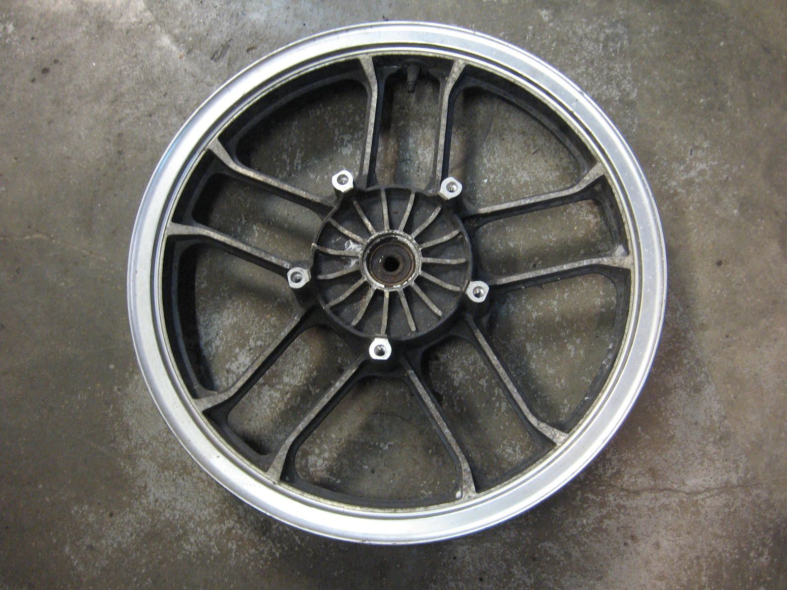 voorwiel  	Vt500c 1983-86 , vt500f	44650-mf5-000	44650-mf5-305 (1)