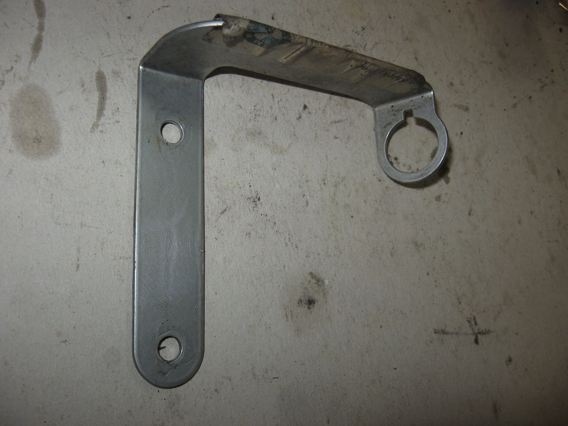beugel bevestiging stopcontact	F650 99-08, f650gs 00-07	71607653873