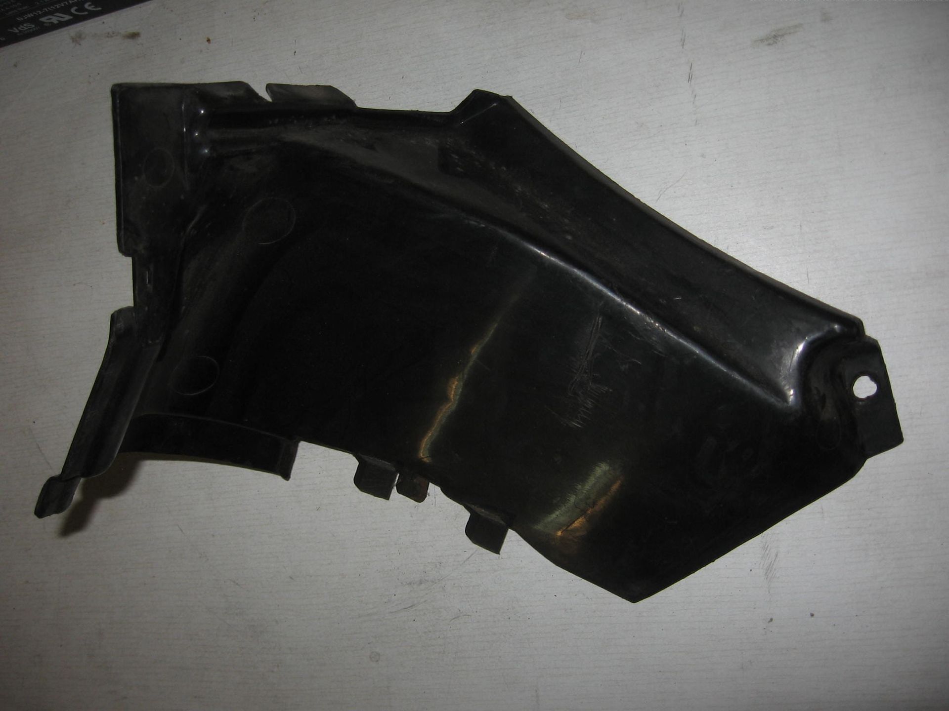 binnenkant kuip rechts 	Vf1000 1984	64106-mb6-000	64106-mb6-630