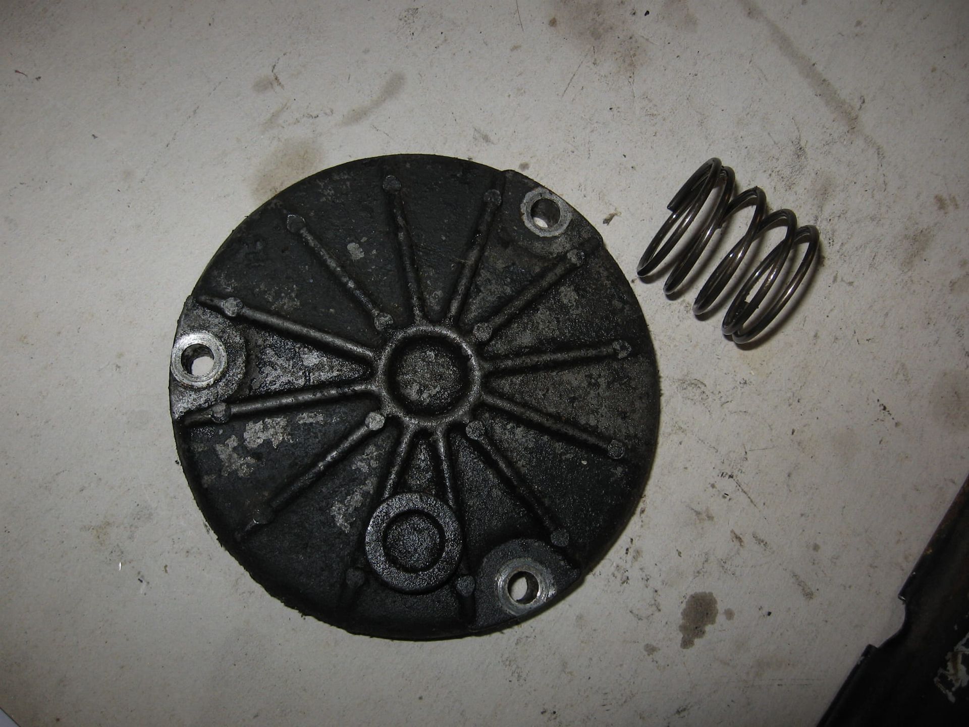 deksel oliefilter met veer	Gs1100 82- , gs500e 	16512-44410 , 09440-32004	16512-44400 , 16512-45D00