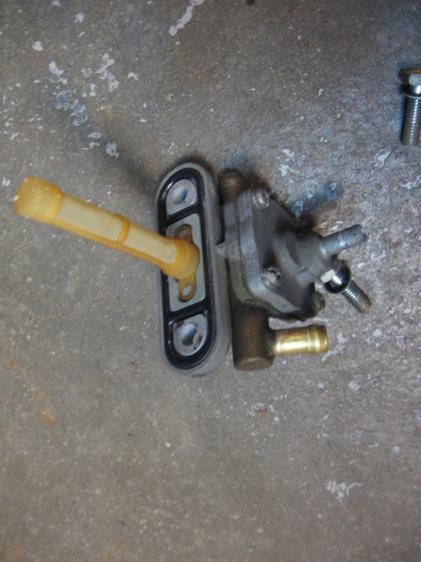 benzinekraan	Gsx1100f 88- 94	44300-48b10	44300-44b11