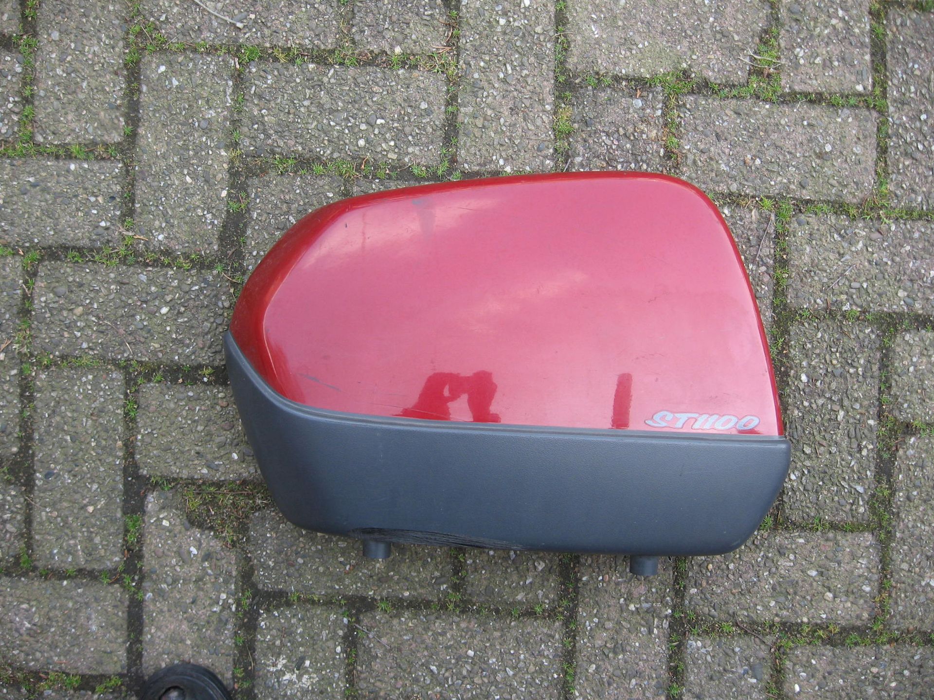 deksel koffer links met scharnieren ,met sluitplaat , 1 bevestiging stiek binnenkant afgebroken // ST1100		81550-maj-	81550-MY3