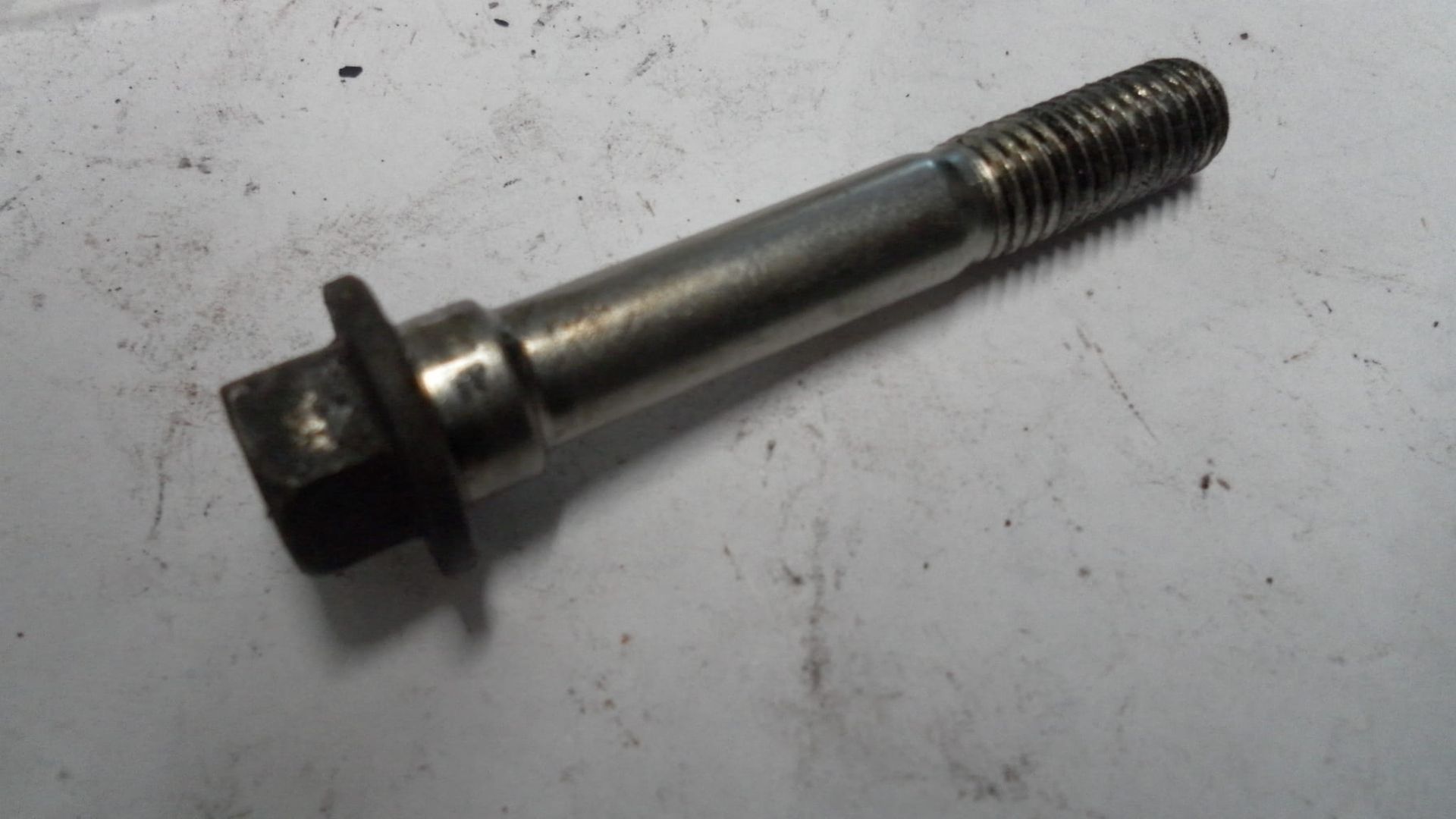 specialebout olieleiding voorste cilinder in de kop	vf700 vf750 83-87 vf1100 83-86	90025-mb0-771