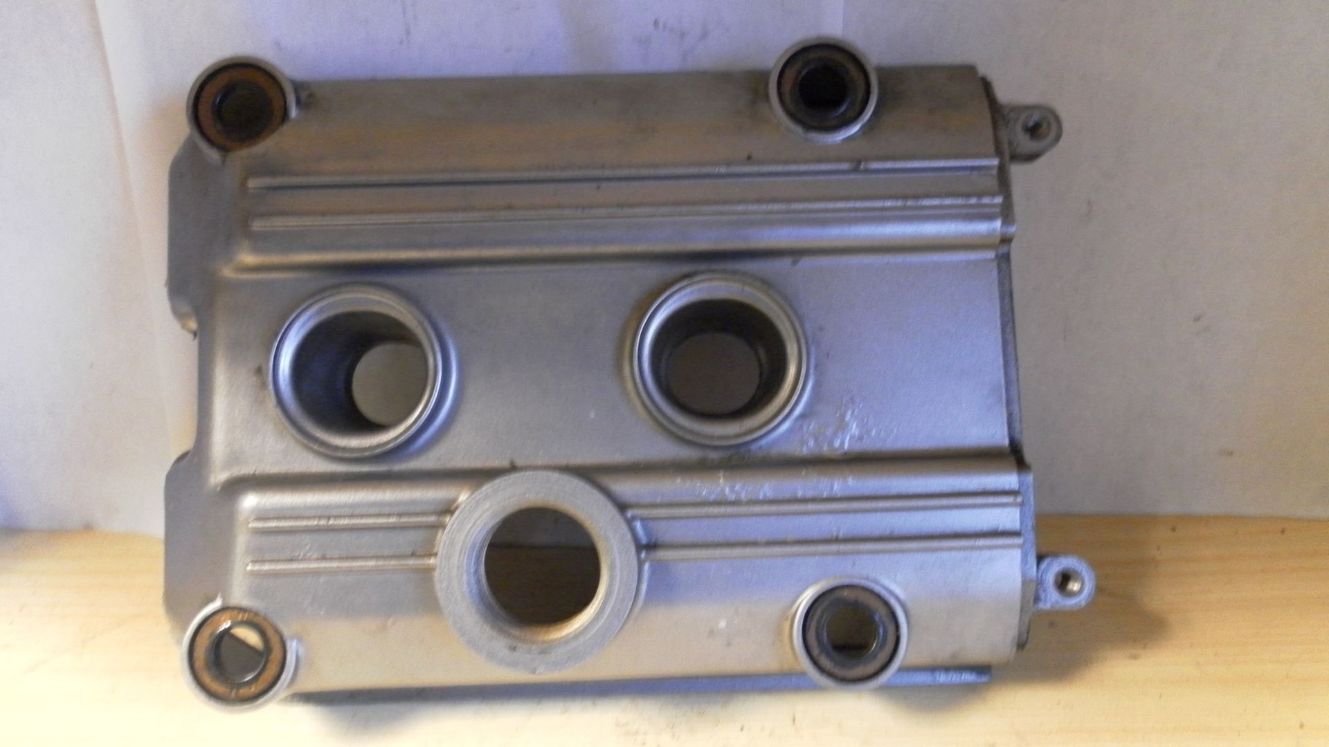 kleppendeksel rechts	st1100   	12311-MT3-000 	,lak aangetast