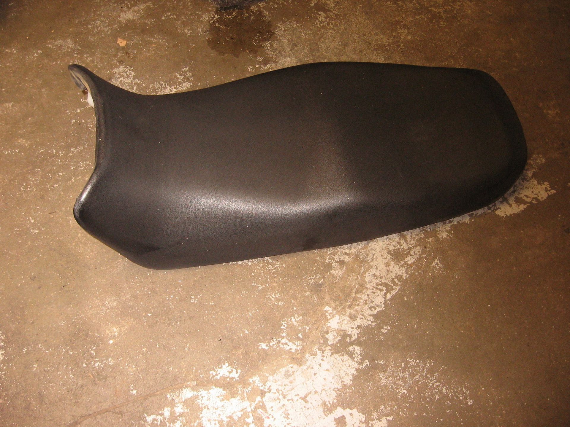 zadel 	Gsx1100FR 88-94	45100-48B20-58R 		,( 45111-48e20)