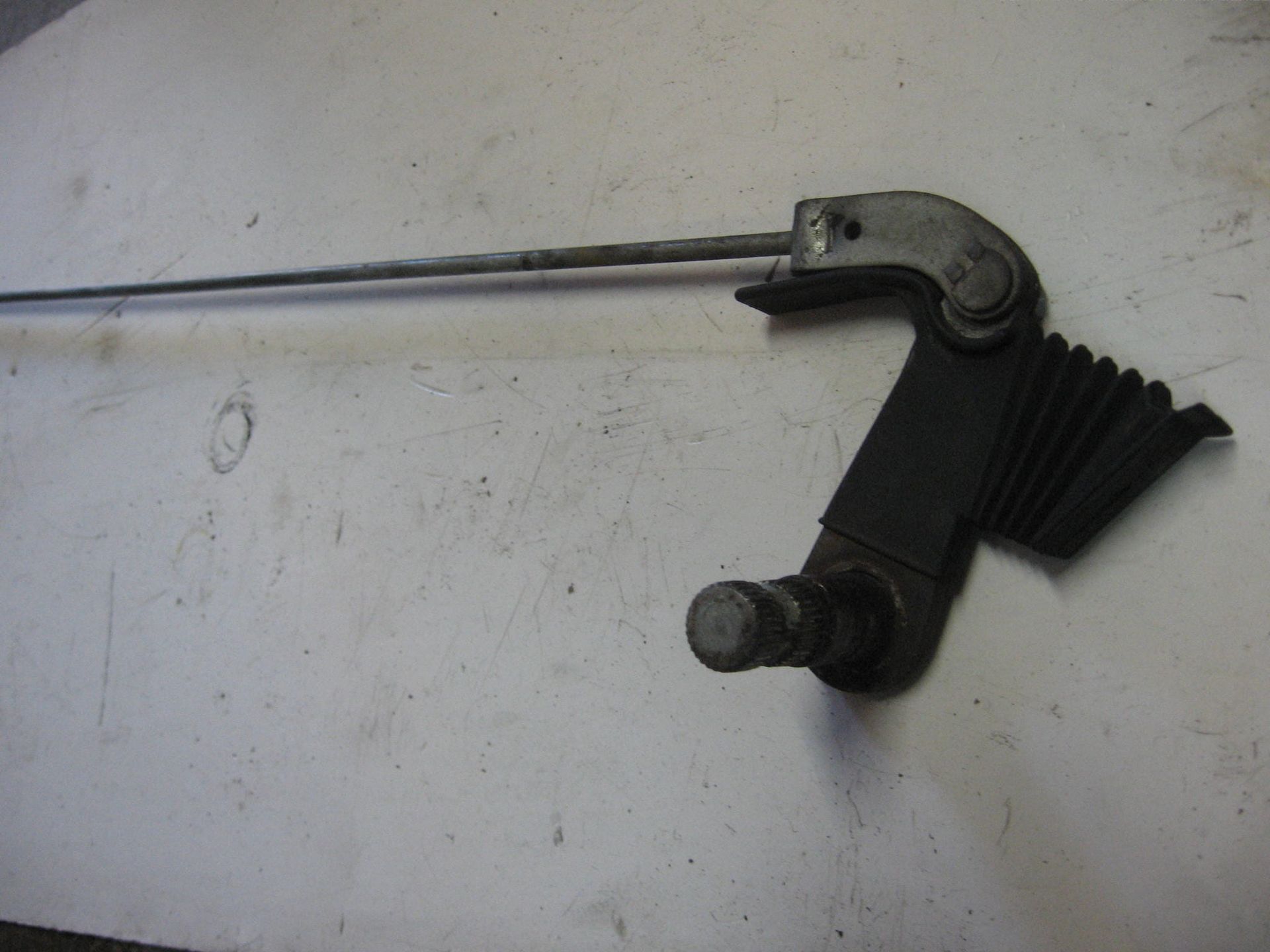 as bevestiging rempedaal + stang bediening achterrem-- cmx250c 1985-2012 / 1985-87		46515-kr3-000 + 43451-kr3-000 ( nmlb )