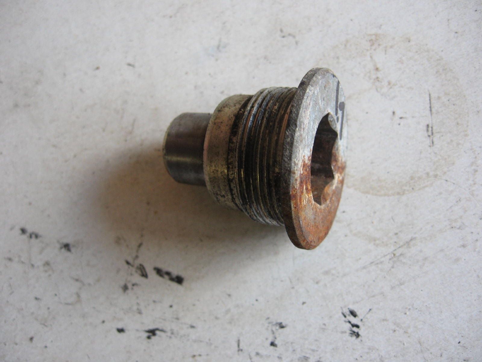 achterbrugbout rechts	St1100 91-2003 , vt1100 85-91	90122-mb0-000