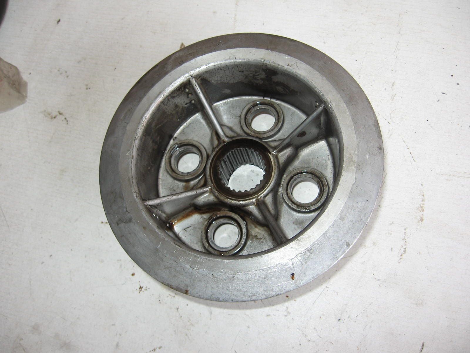 clutch centre , binnendeel koppelingshuis	Cx500 Gl500 , cb550	22120-390-000