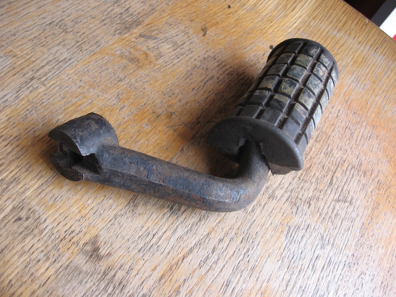 voetsteun links met rubber	gt550 klm	43521-33001