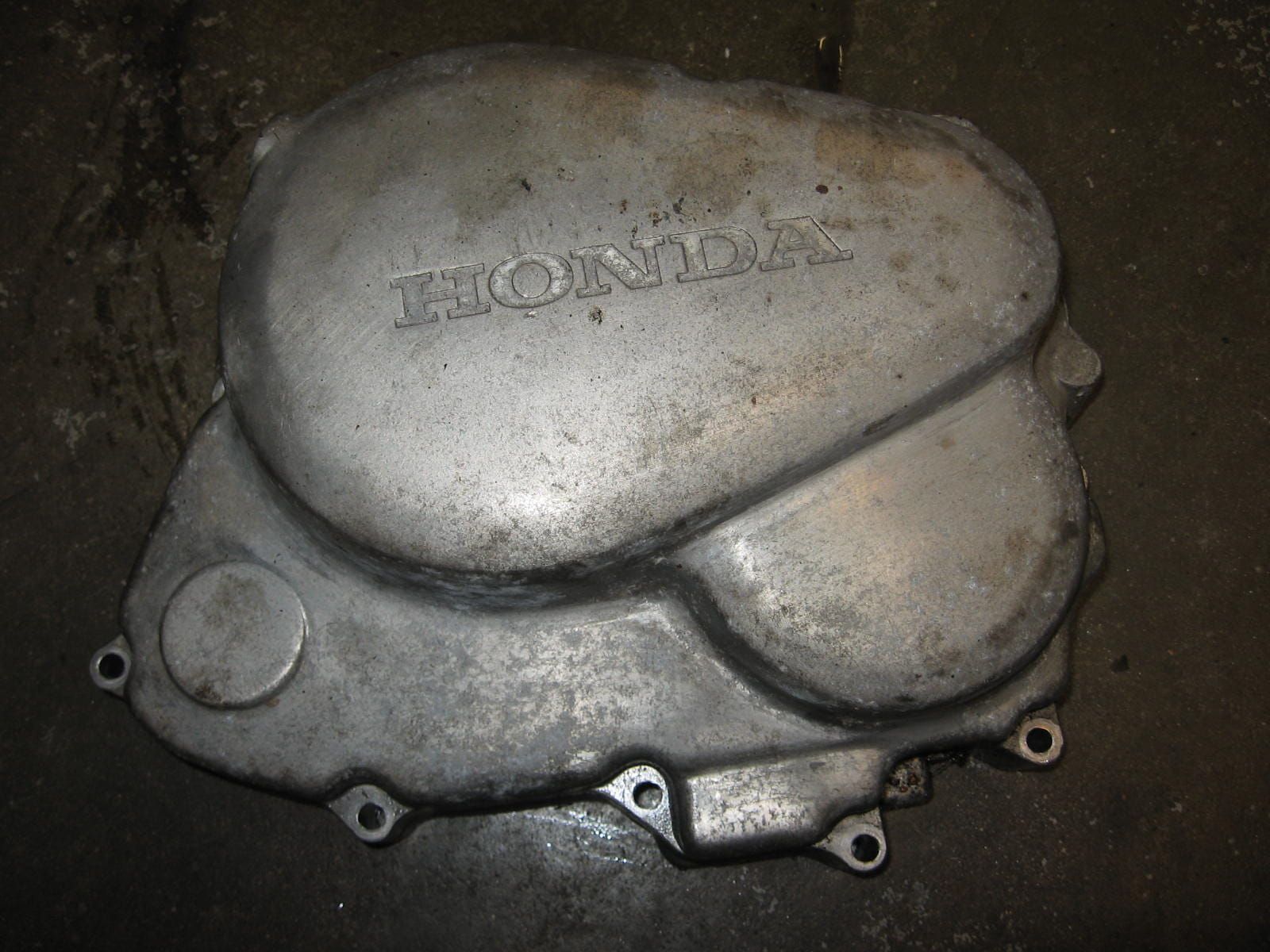 zijdeksel blok rechts , koppeling	Cmx250c 85-86 , cm250c 82-83	11330-kb4-770		,lak slecht